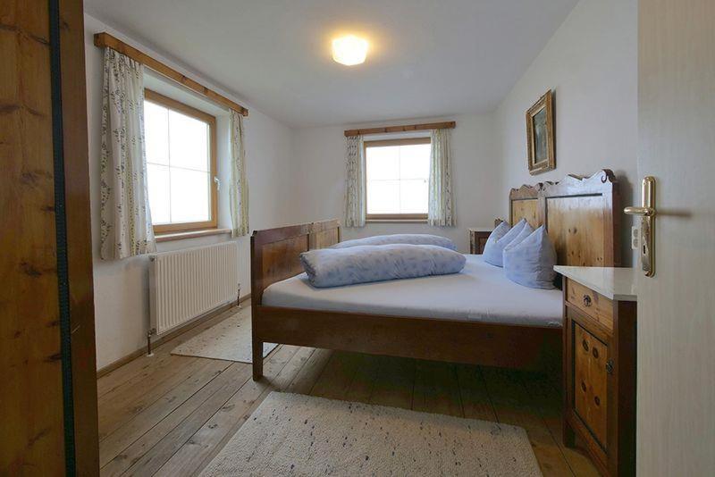 Six-Bedroom House photo 2