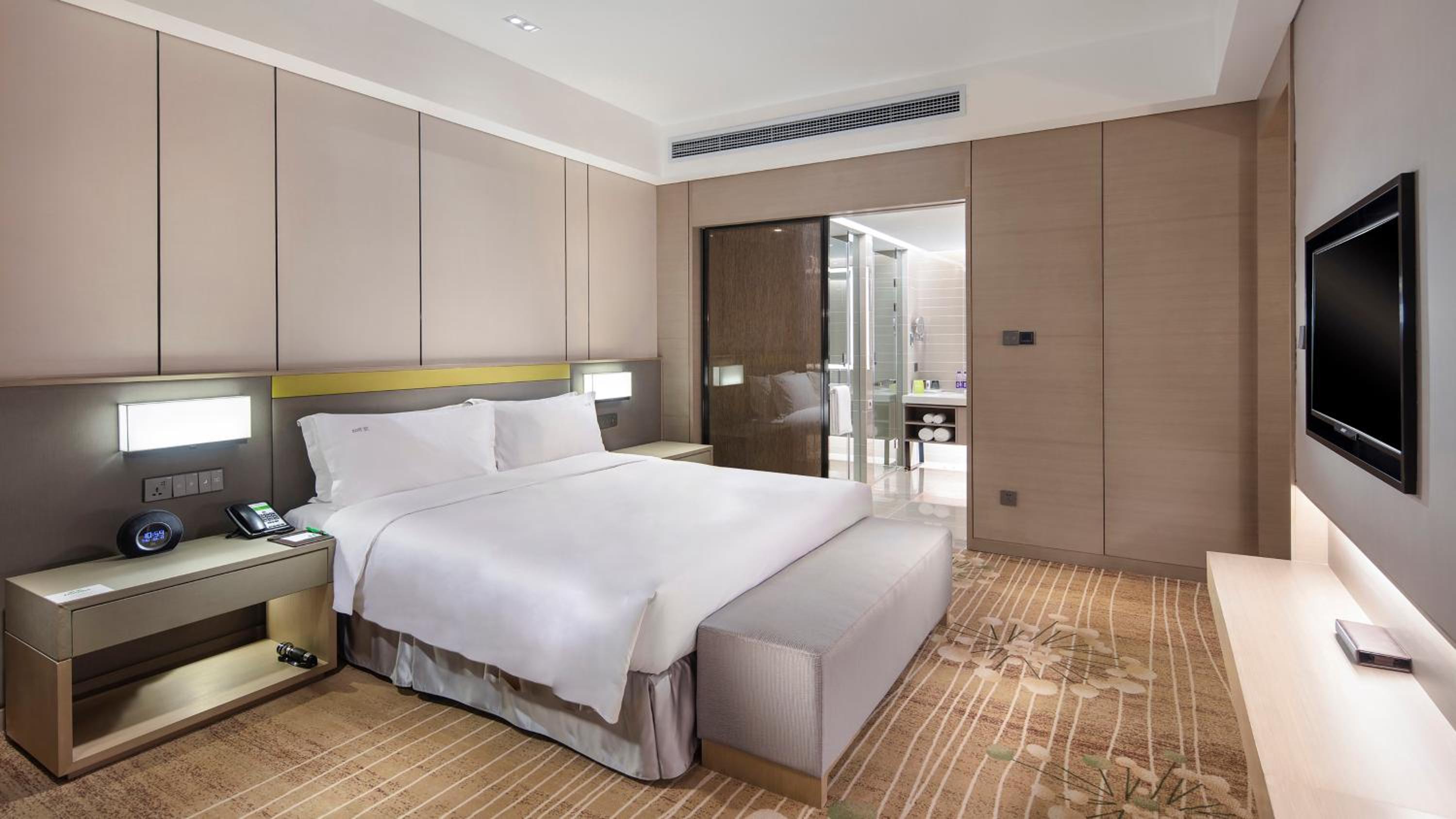 One-Bedroom Suite With Dining Area