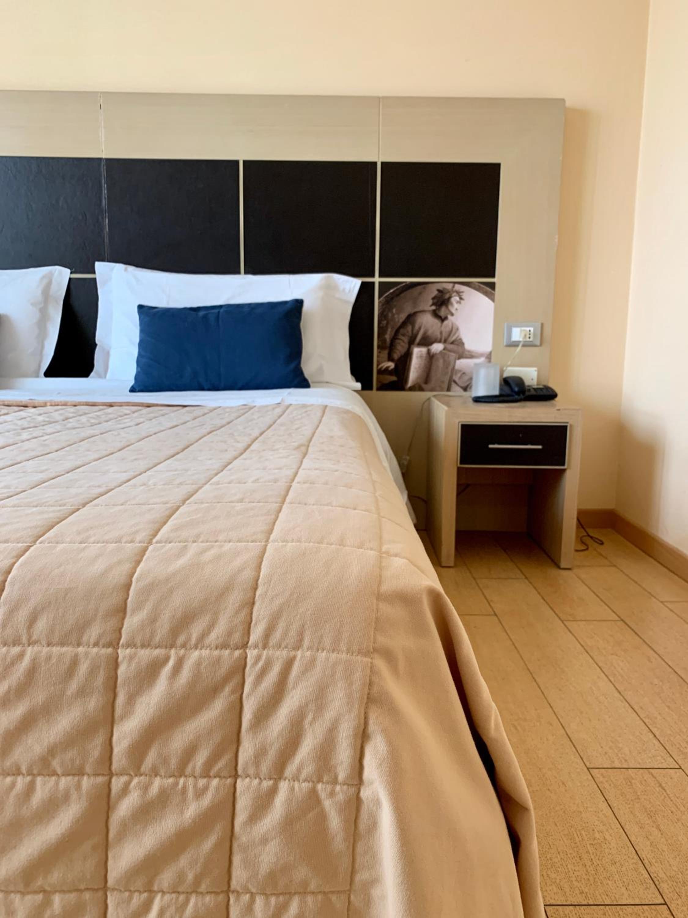 Superior Double or Twin Room - Photo 9