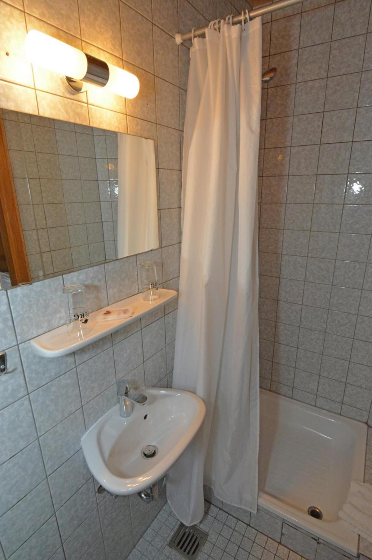 Double Room - Photo 3