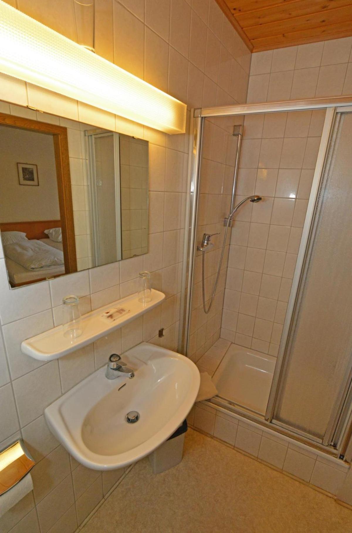Economy Double Room - Photo 3
