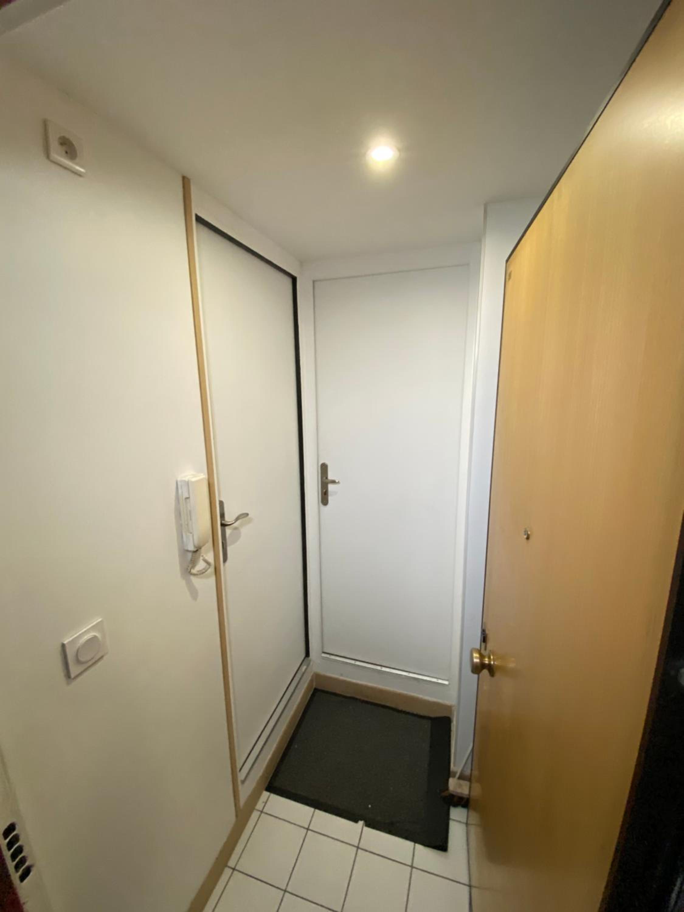 Studio Apartment - Photo 1