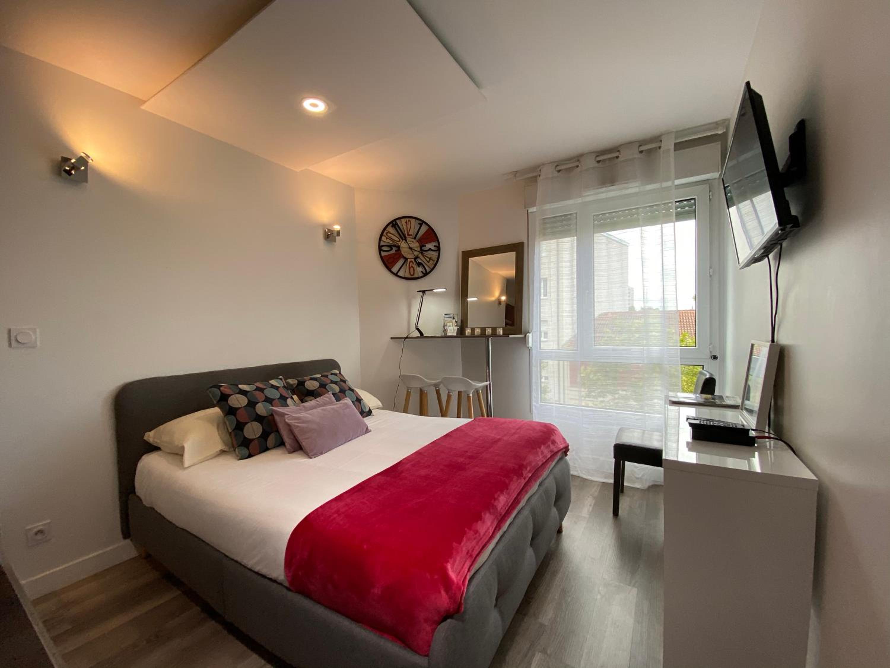 Studio Apartment photo 1