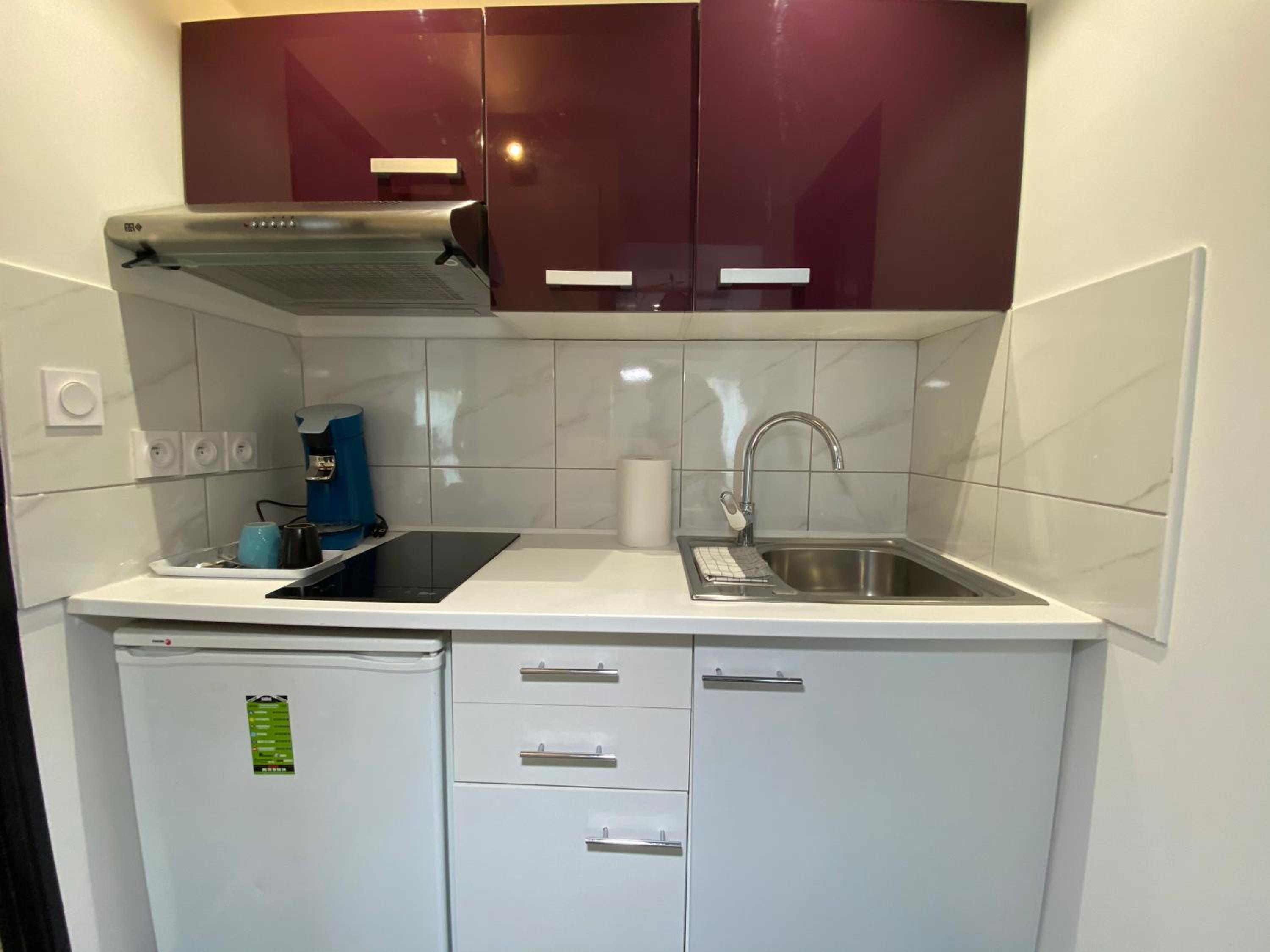 Studio Apartment - Photo 8