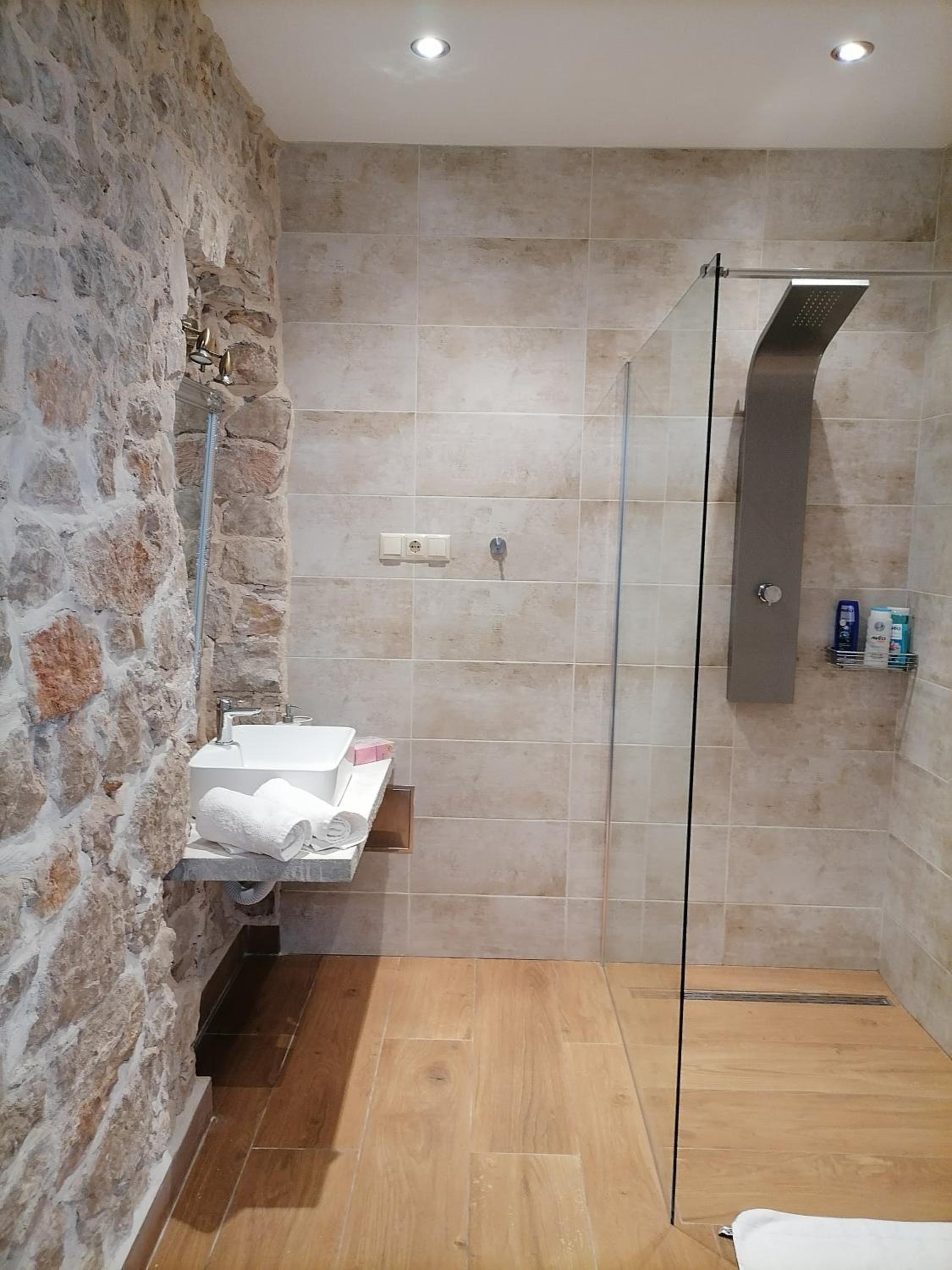 Standard Triple Room with Sea View - Photo 2