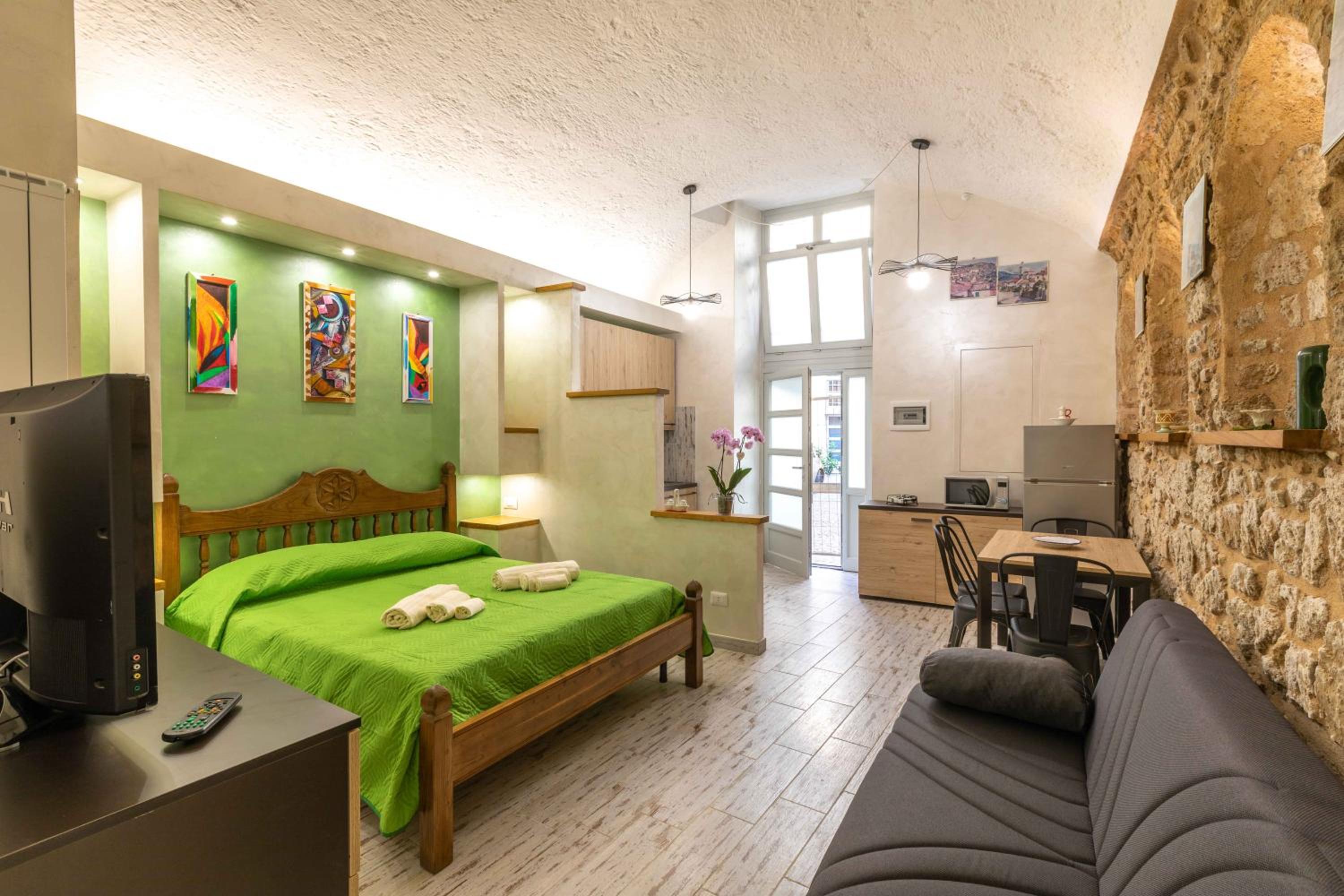 One-Bedroom Apartment