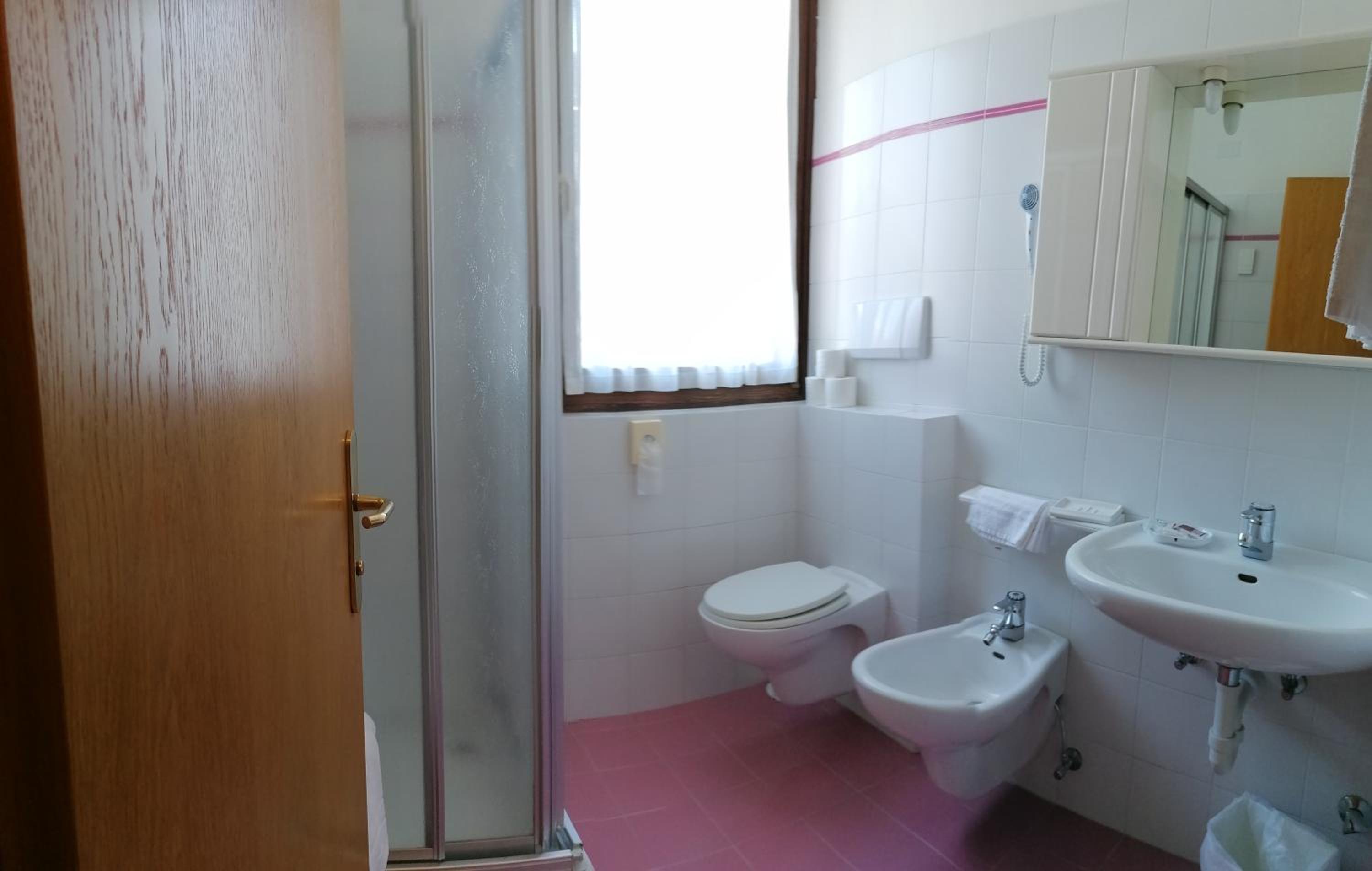 Economy Double Room - Photo 3