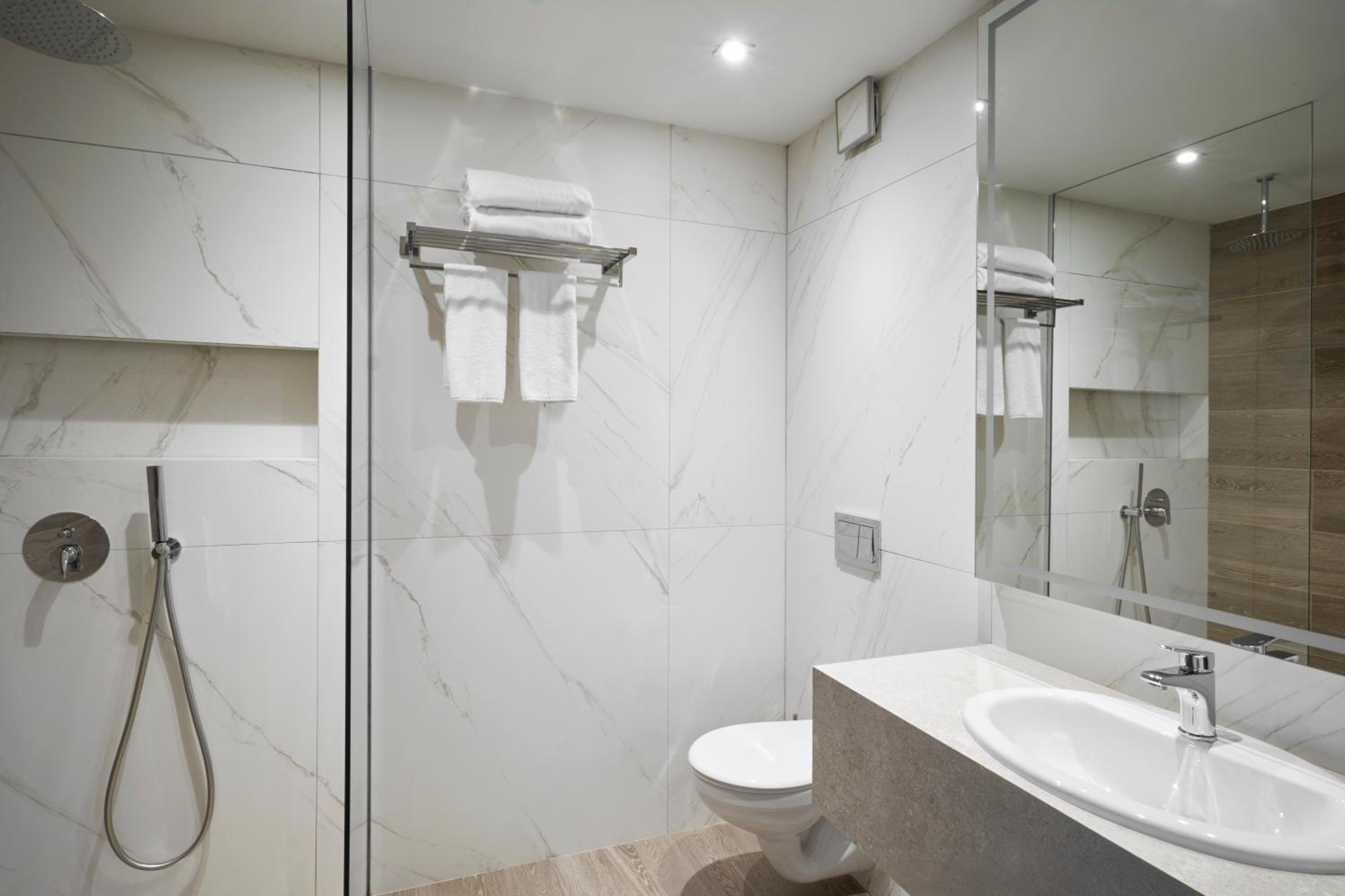 Two-Bedroom Suite with Balcony photo 2