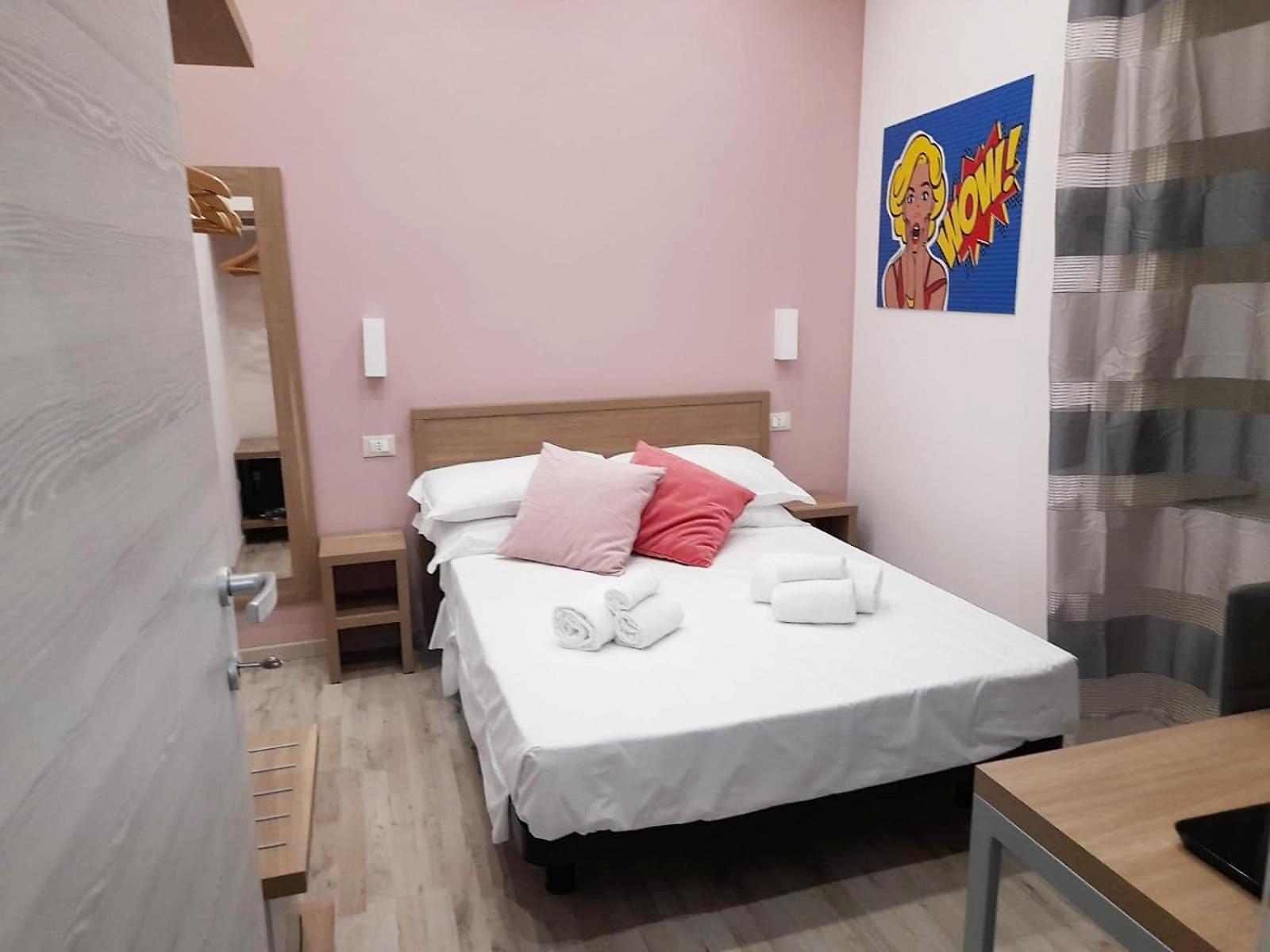 Budget Double Room - Photo 5