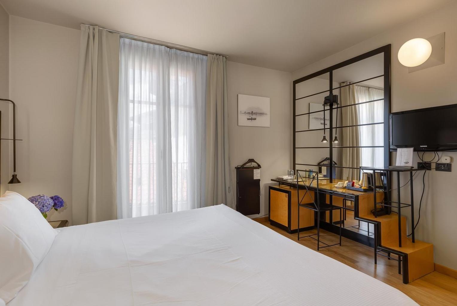 Standard Double Room - Photo 3