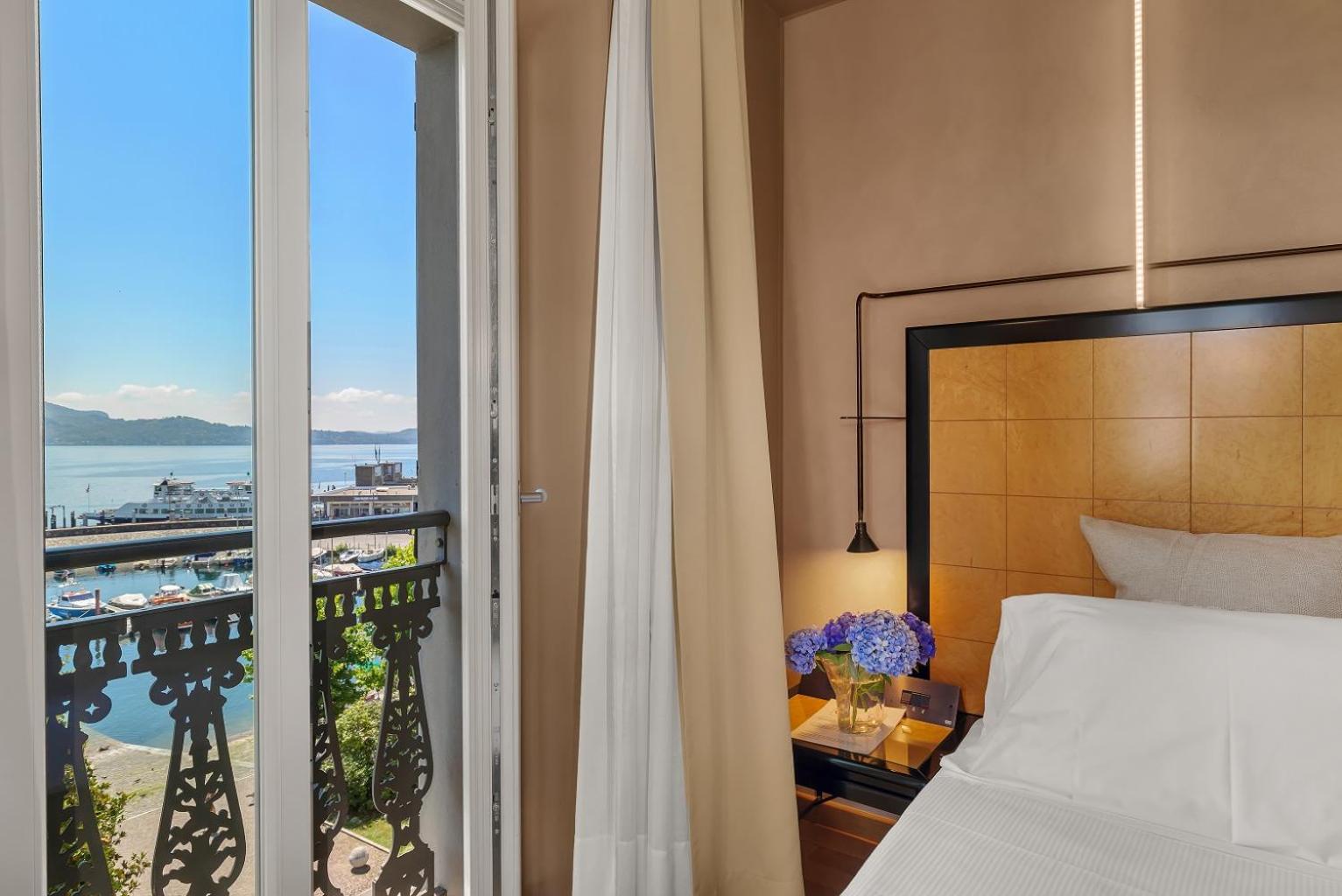 Double Room with Lake View - Photo 6