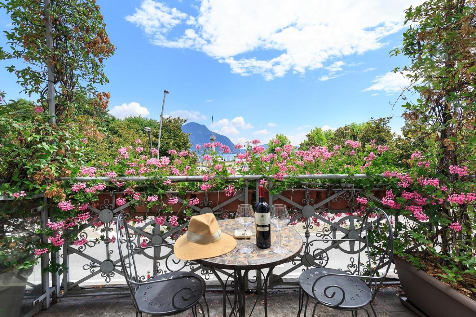 Deluxe Double Room with Balcony and Lake View - Photo 7