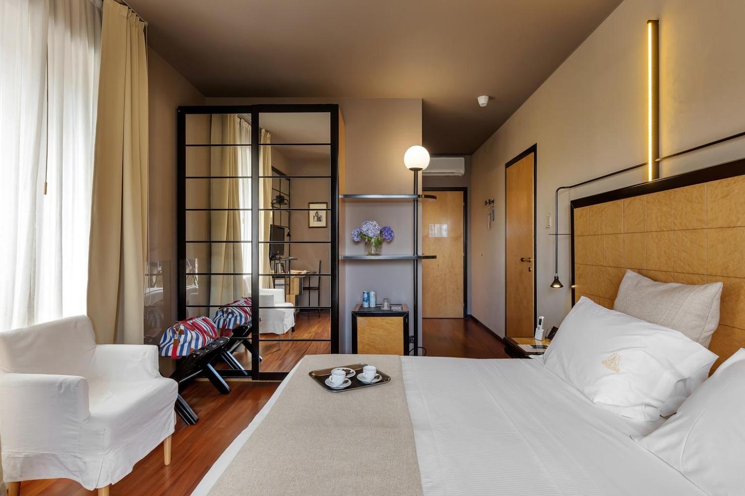 Deluxe Double Room with Balcony and Lake View - Photo 5