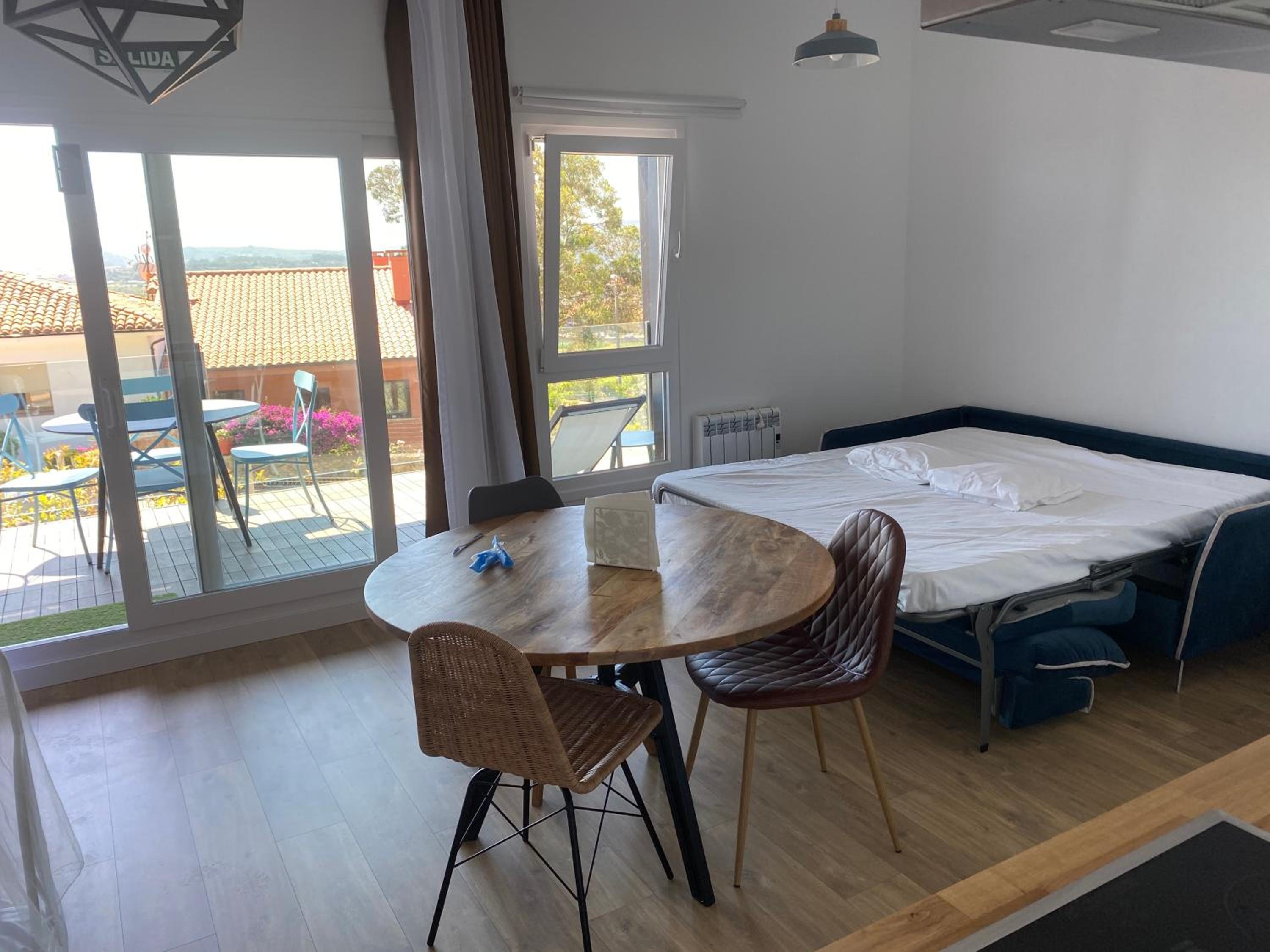 Estudio con vista al mar