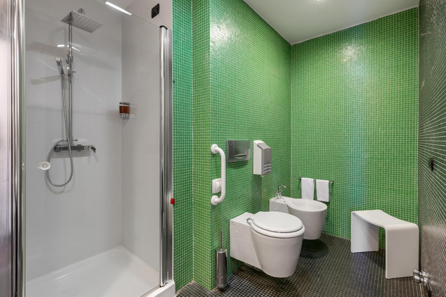 Deluxe Double Room with Balcony and Lake View - Photo 10