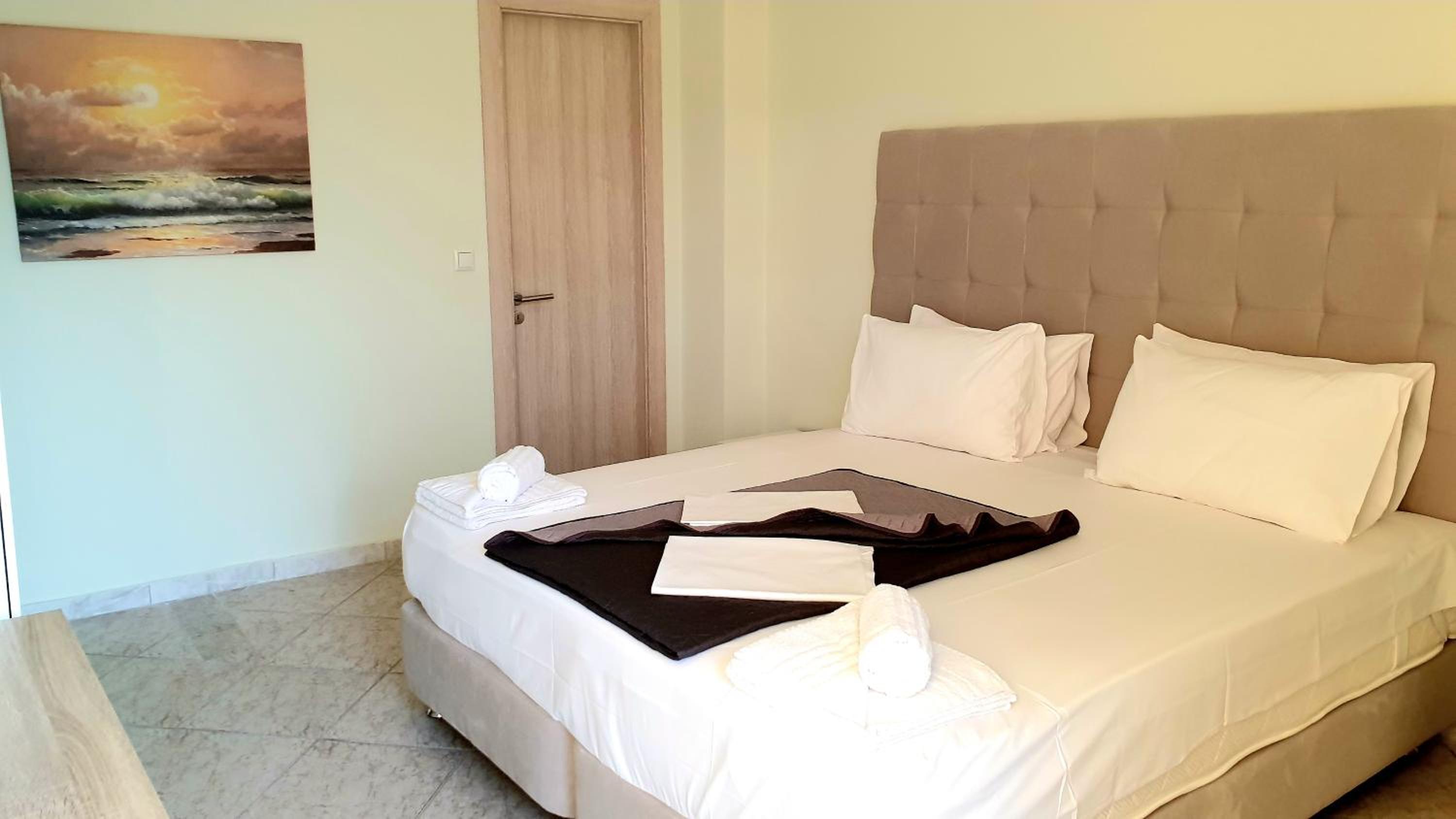 Double or Twin Room with Mountain View