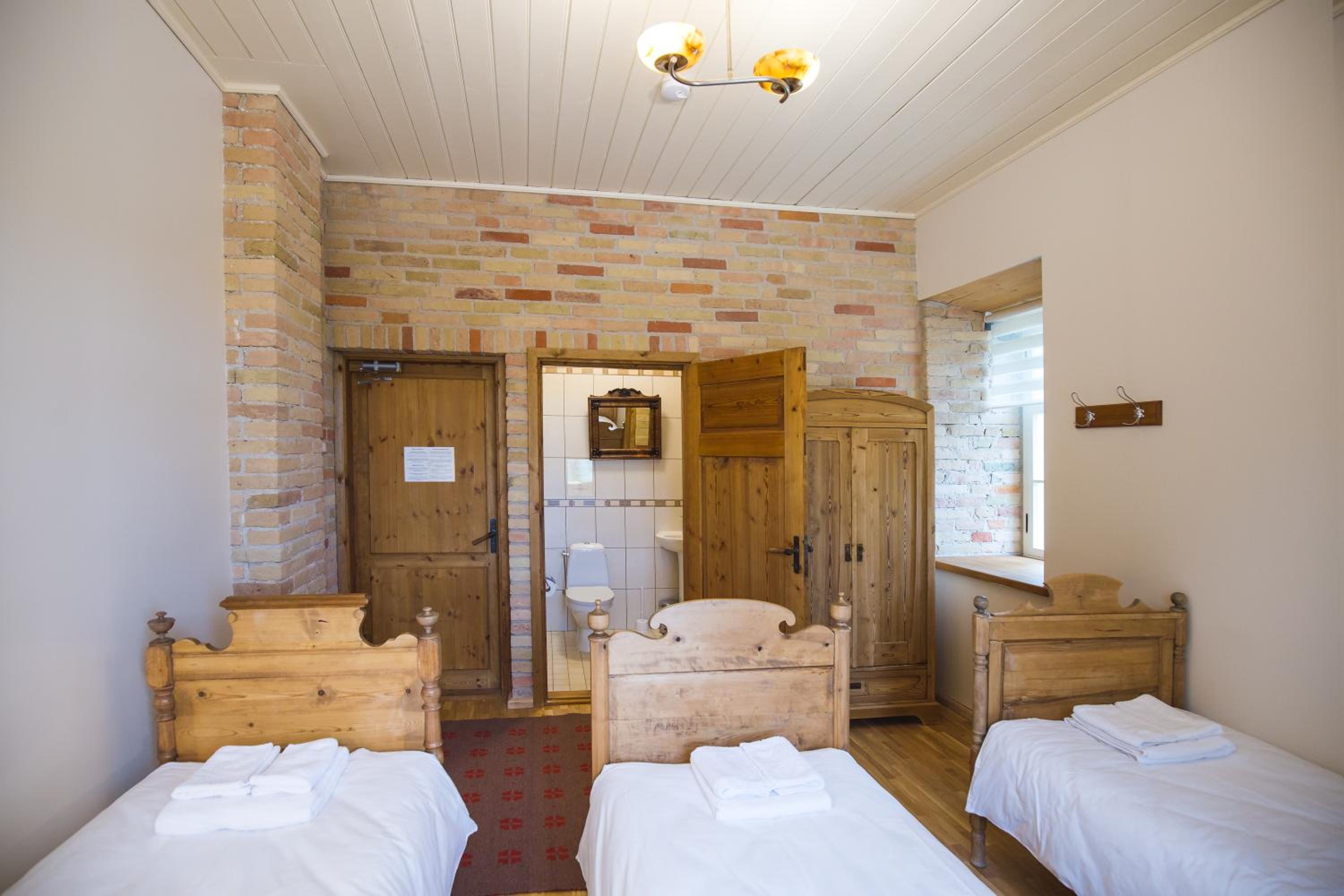 Triple Room with Private Bathroom - Photo 3