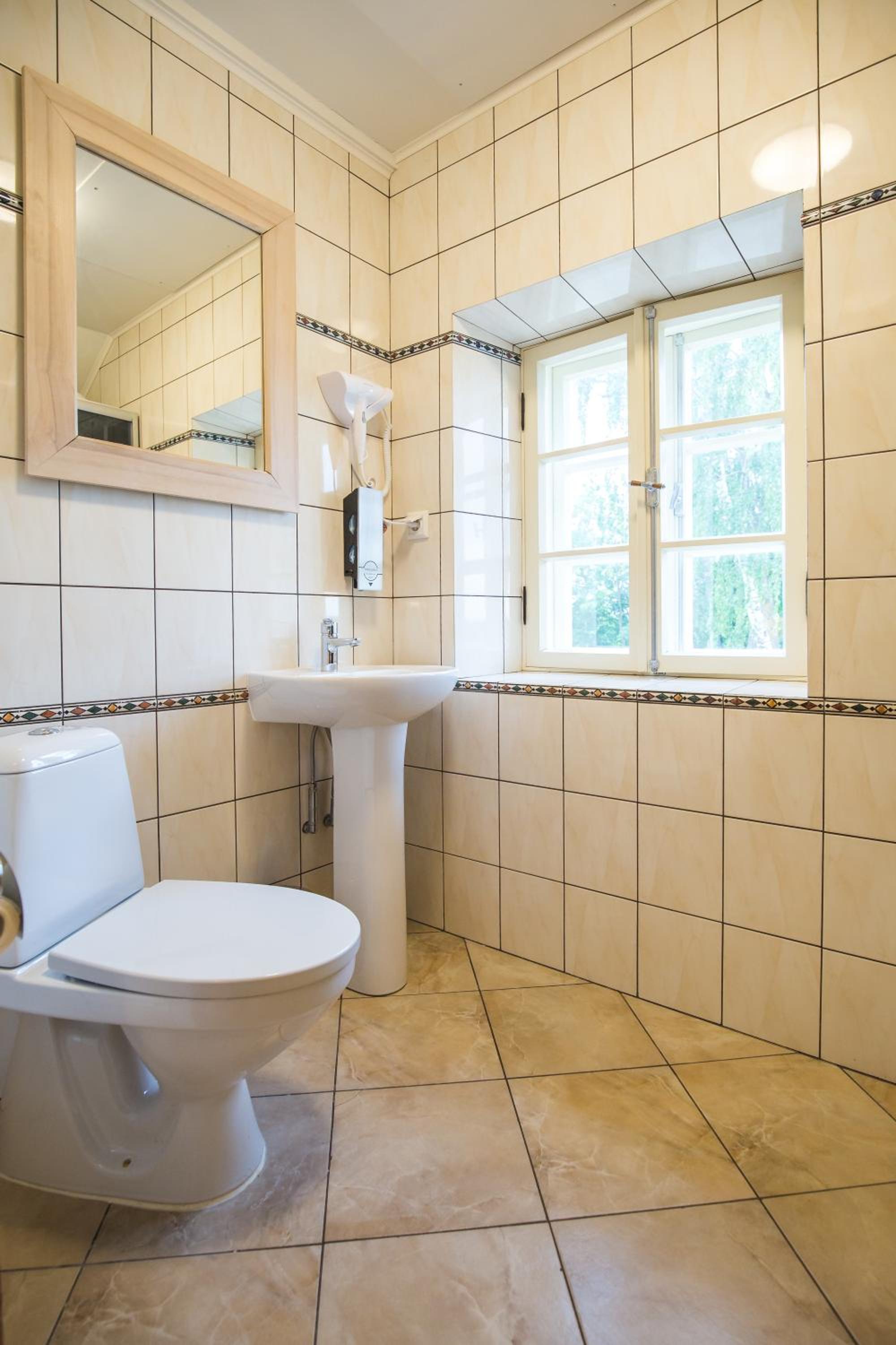 Twin Room with Private Bathroom - Photo 2