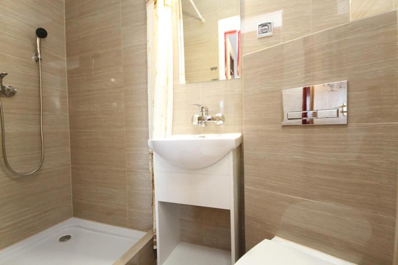 Family Room with Private Bathroom photo 1