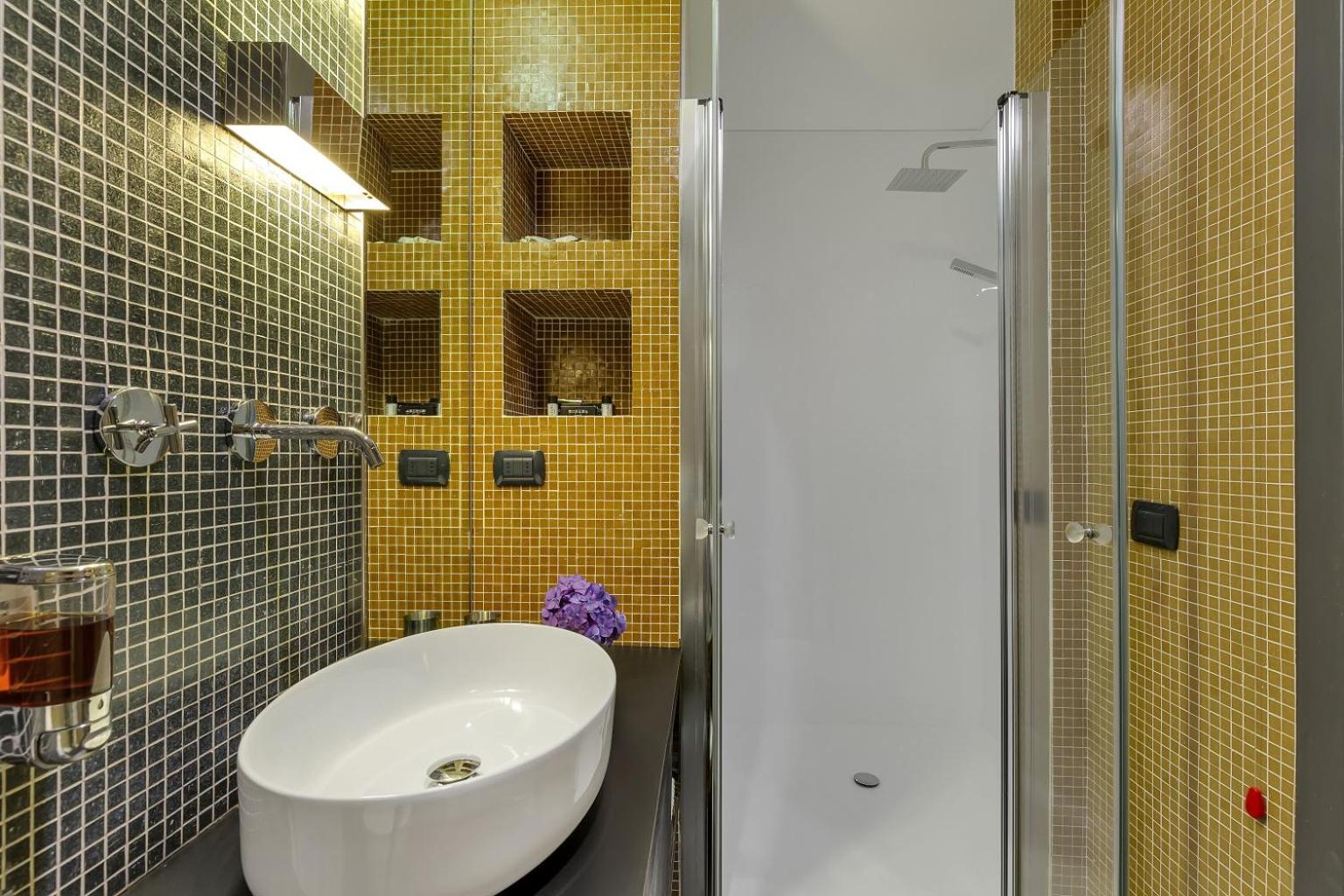 Large Double Room - Photo 4