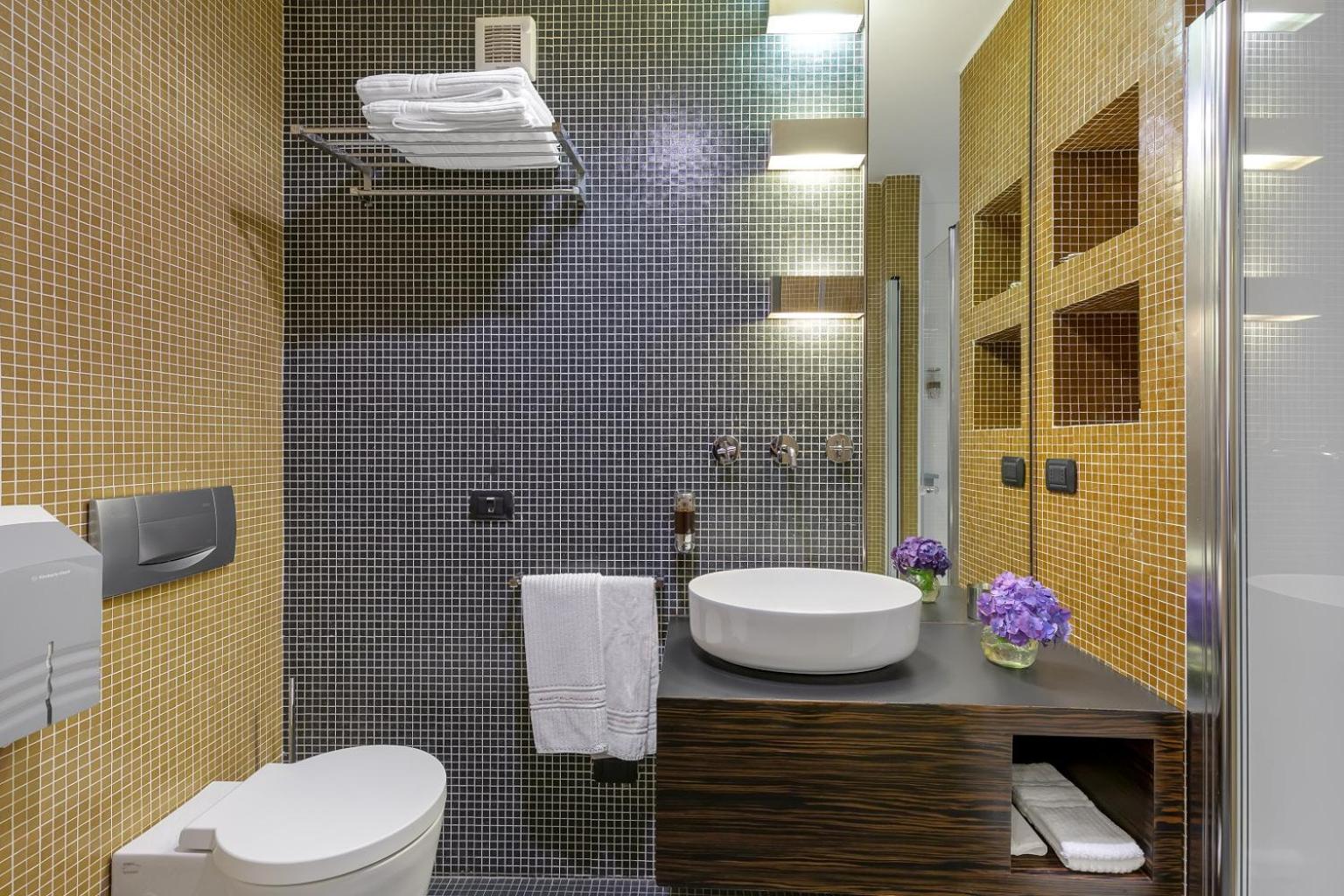 Large Double Room - Photo 3