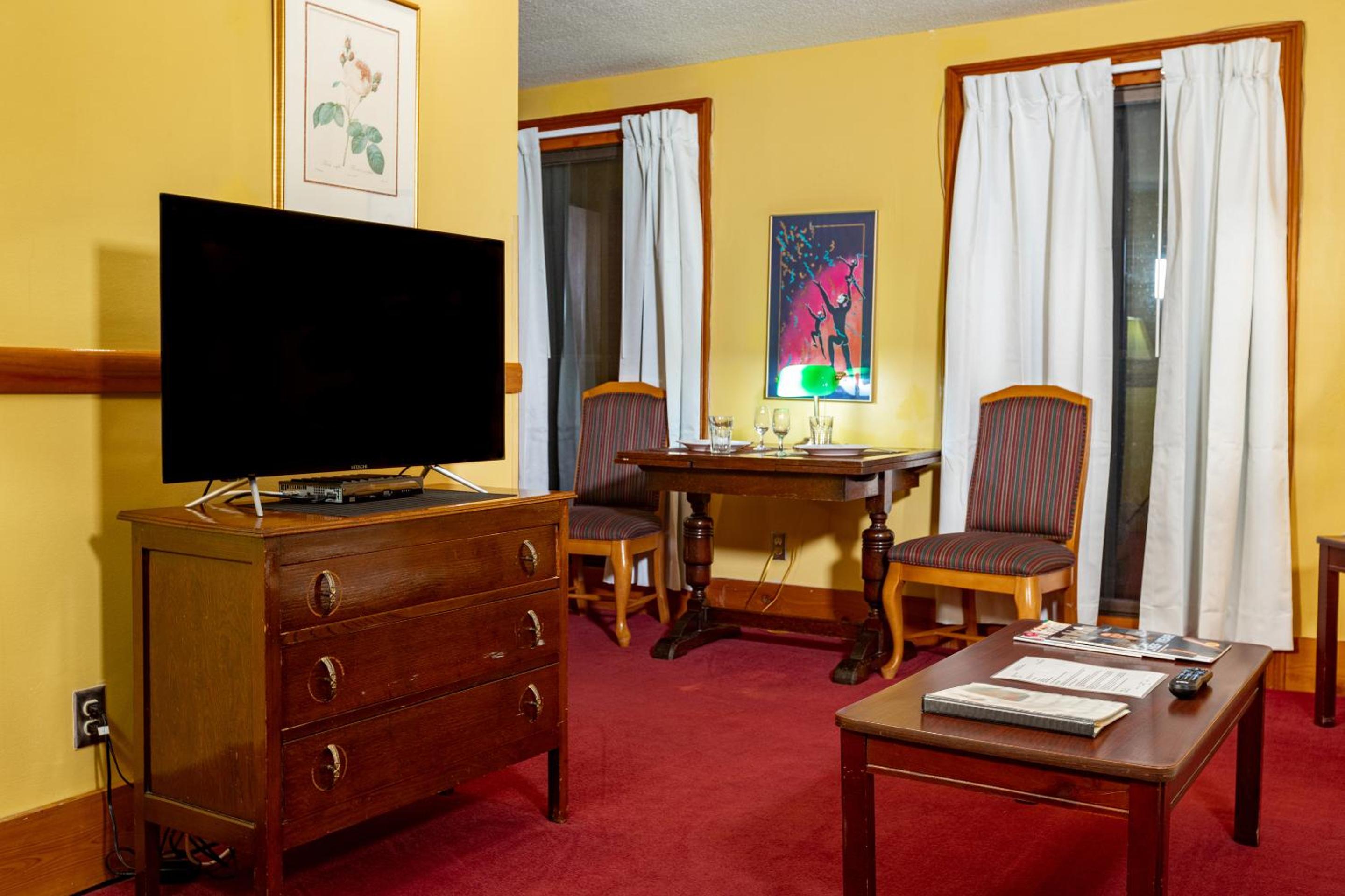 Deluxe Suite - Photo 7