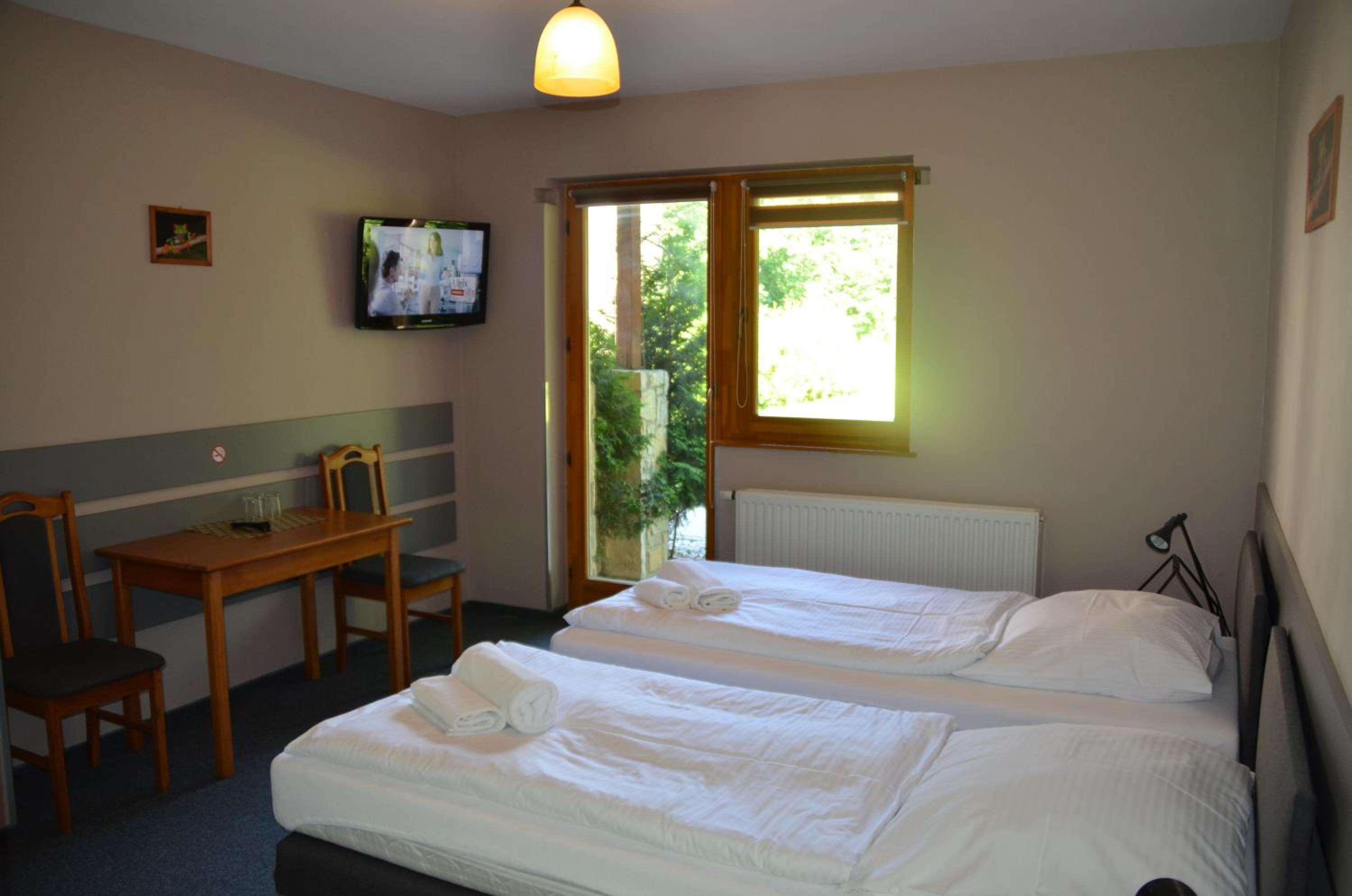 Double or Twin Room Economy - Photo 4