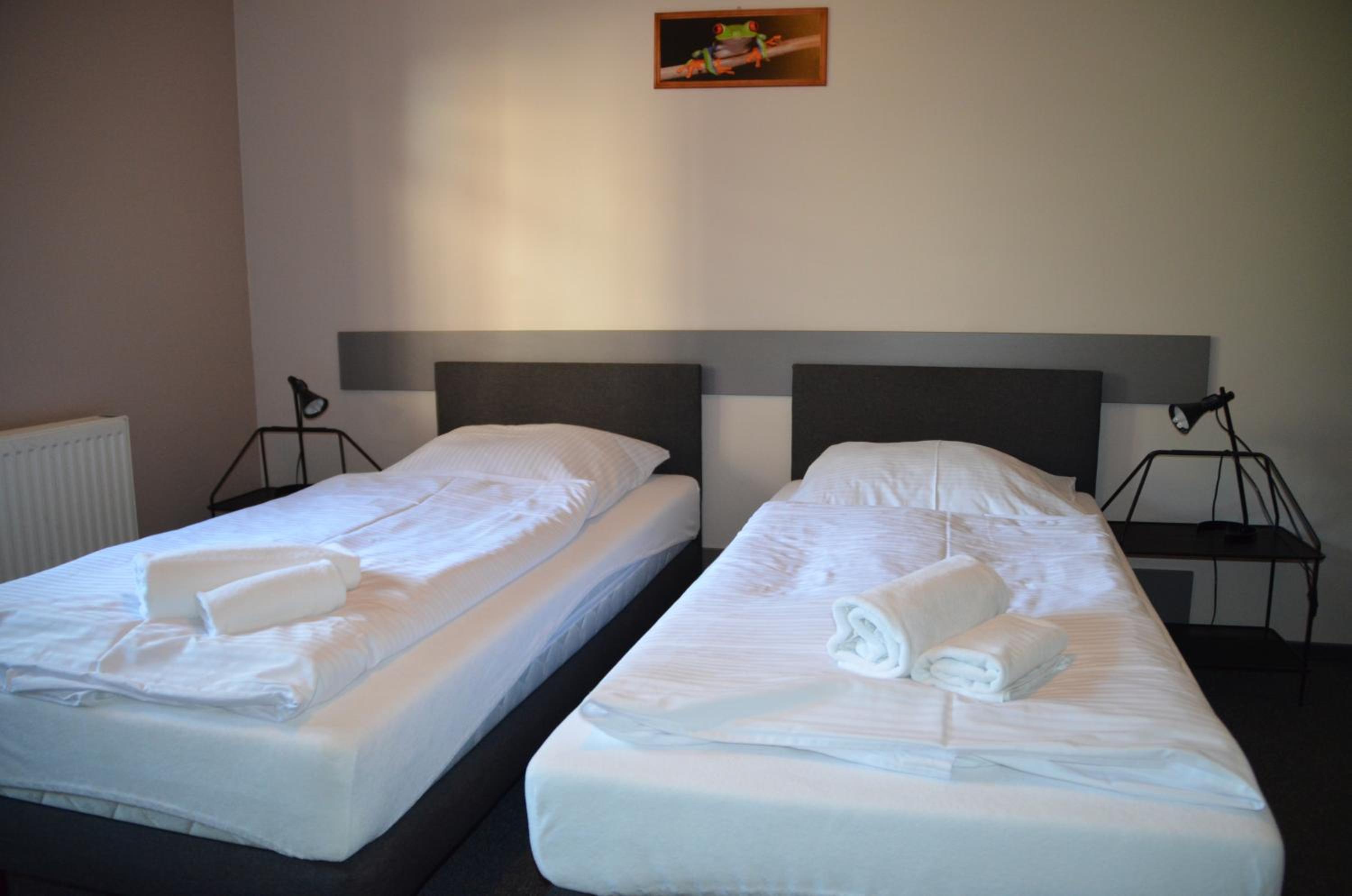 Double or Twin Room Economy - Photo 8