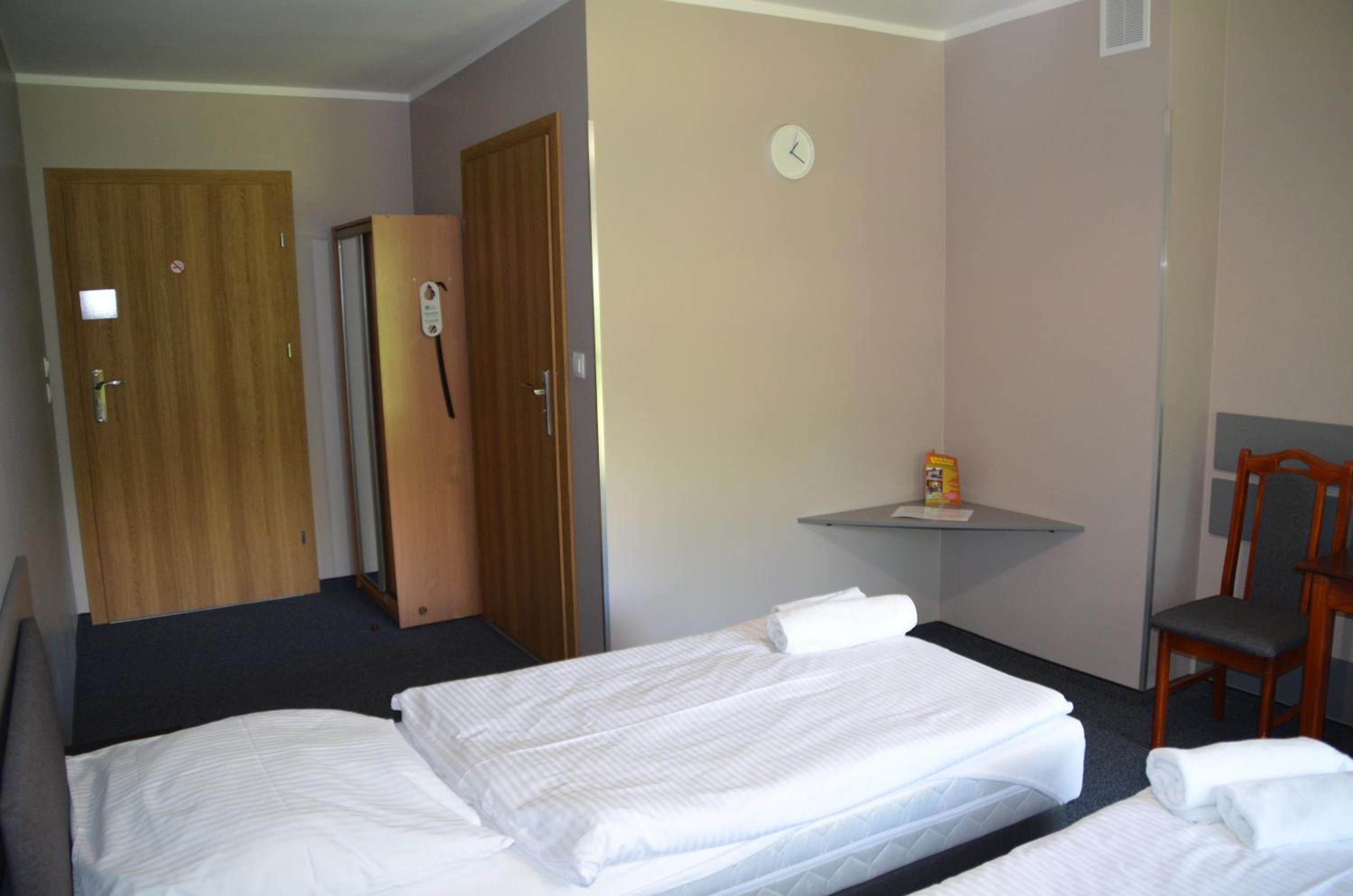 Double or Twin Room Economy - Photo 13