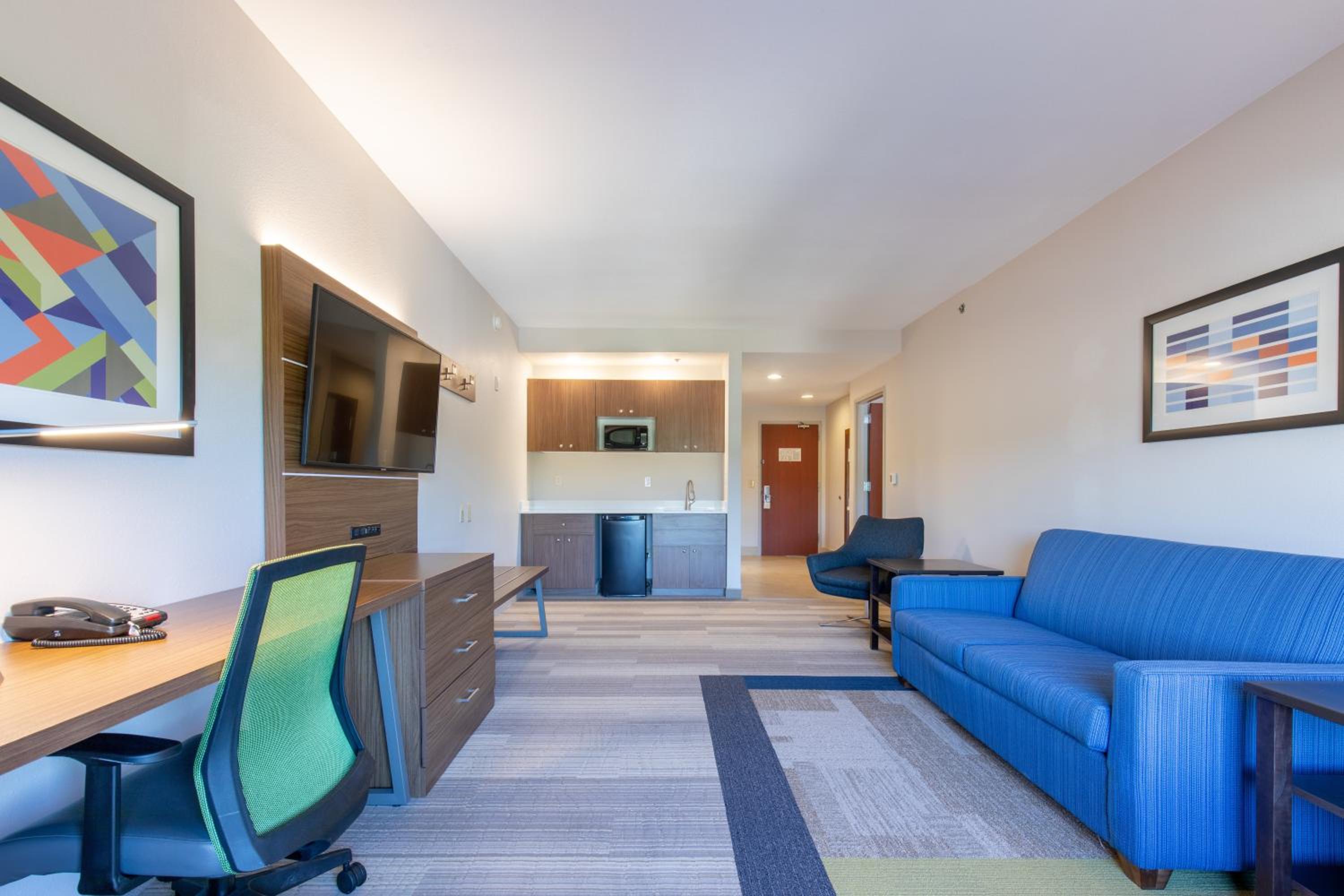 King Suite - Photo 2