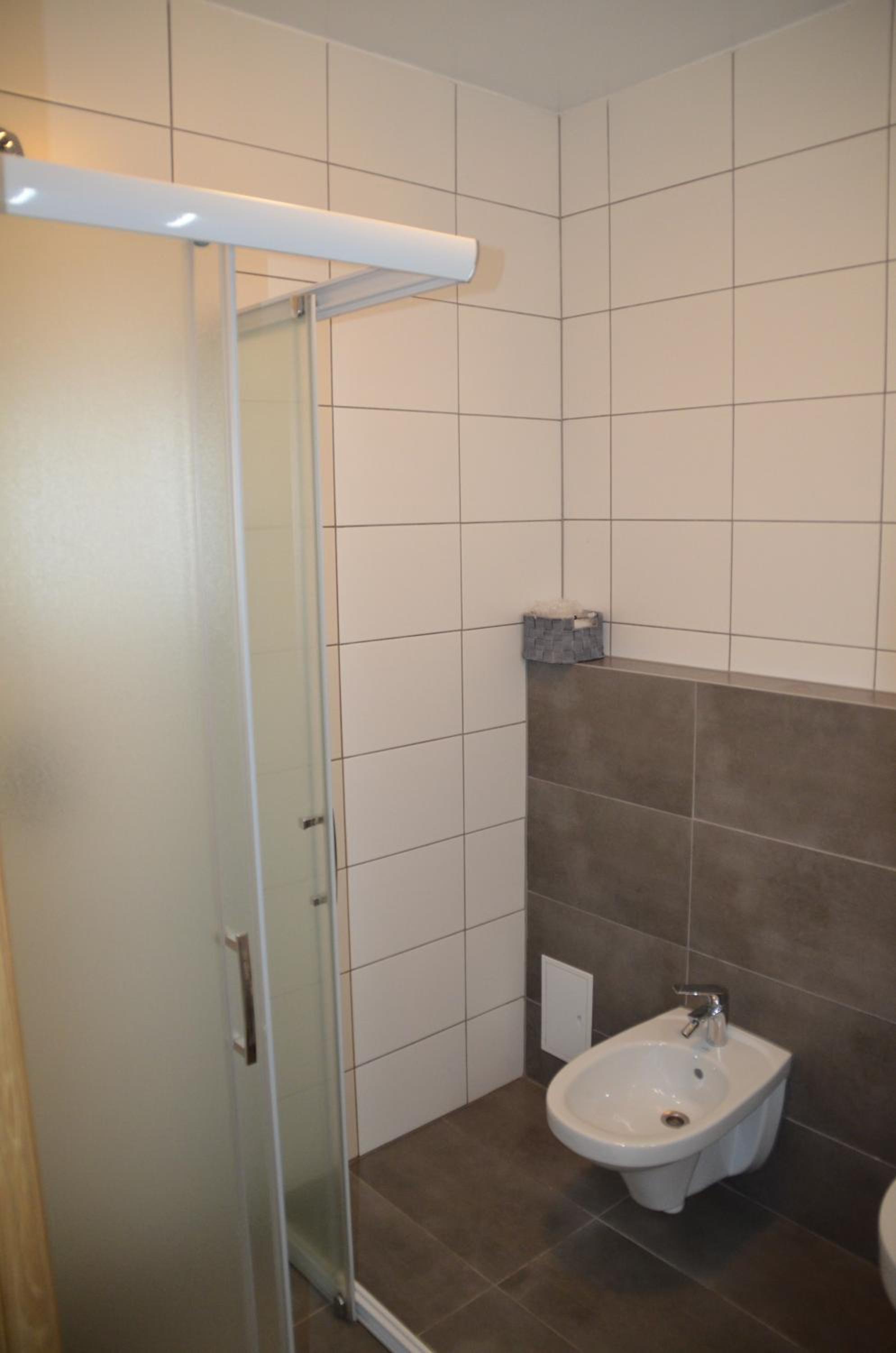 Double or Twin Room Economy - Photo 10