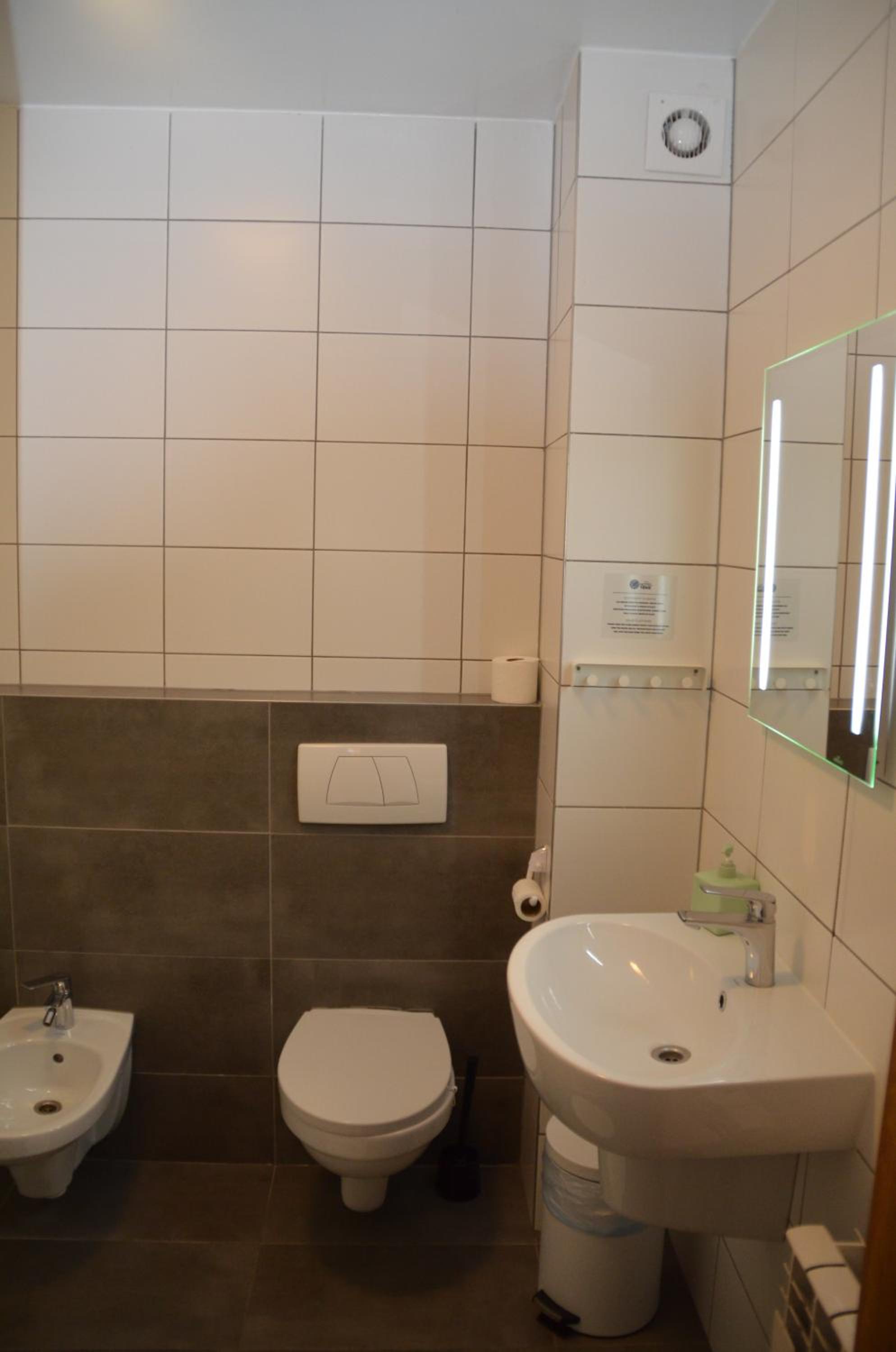 Double or Twin Room Economy - Photo 11