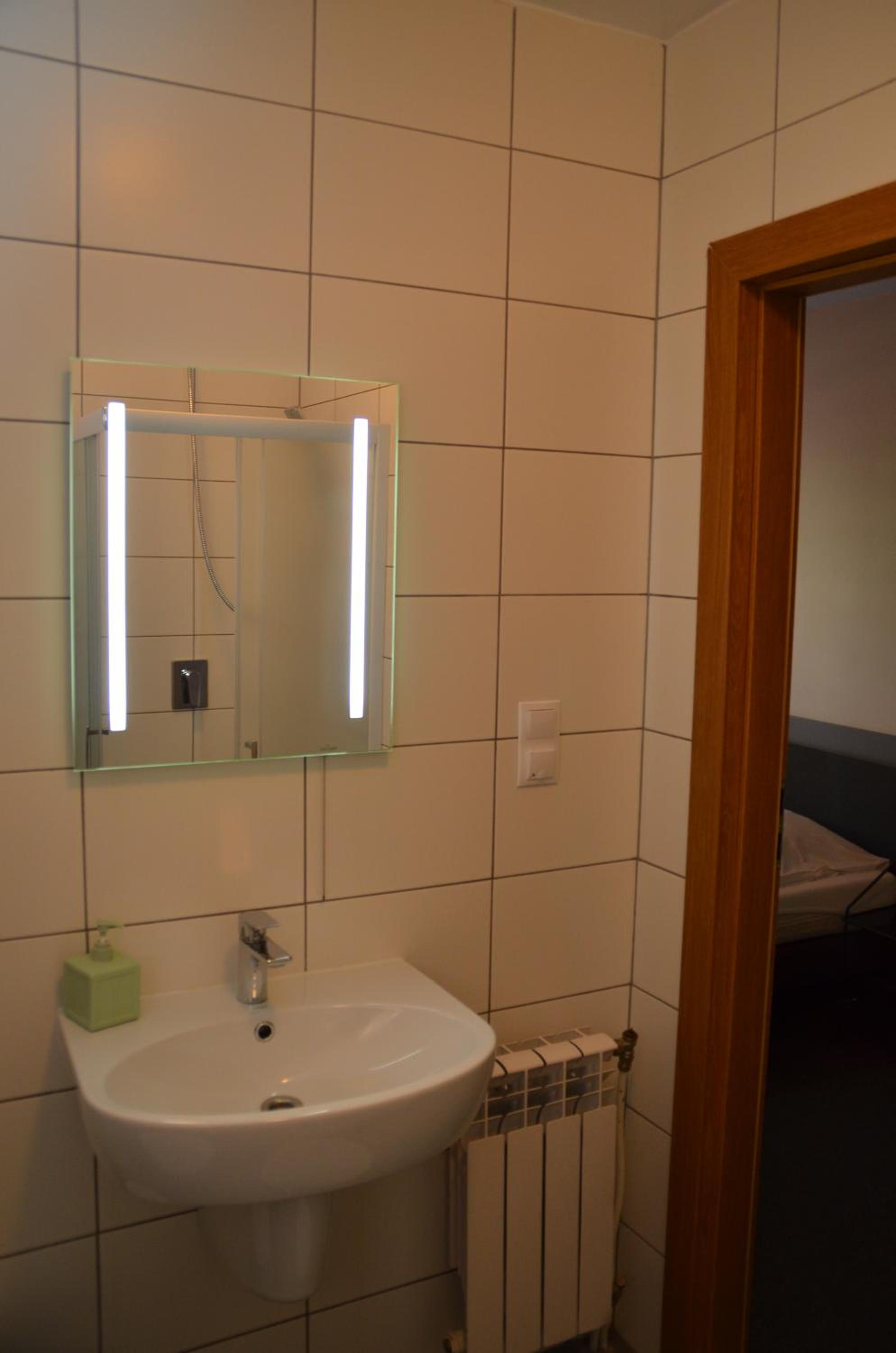 Double or Twin Room Economy - Photo 12
