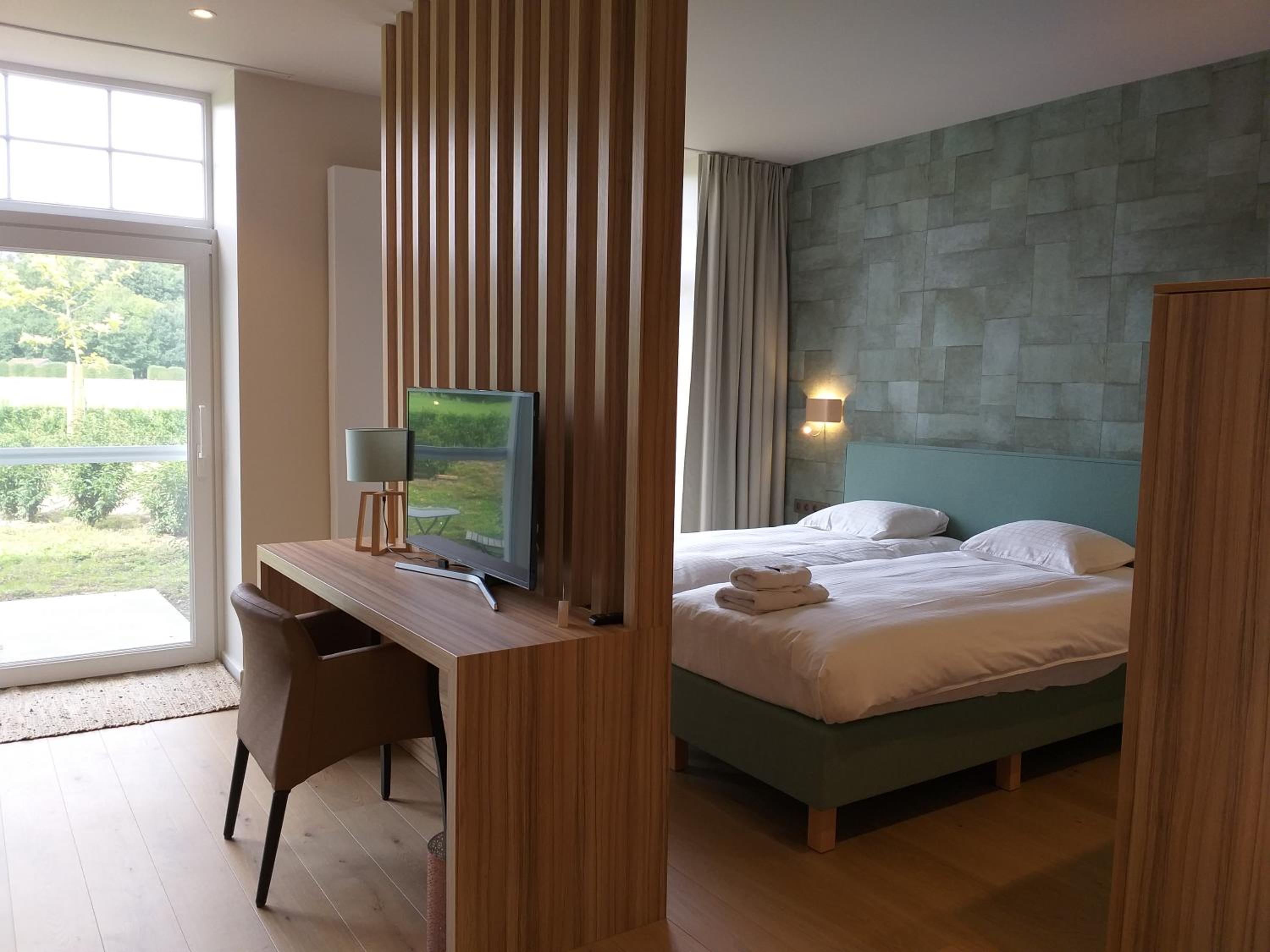 Suite with Spa Bath photo 2