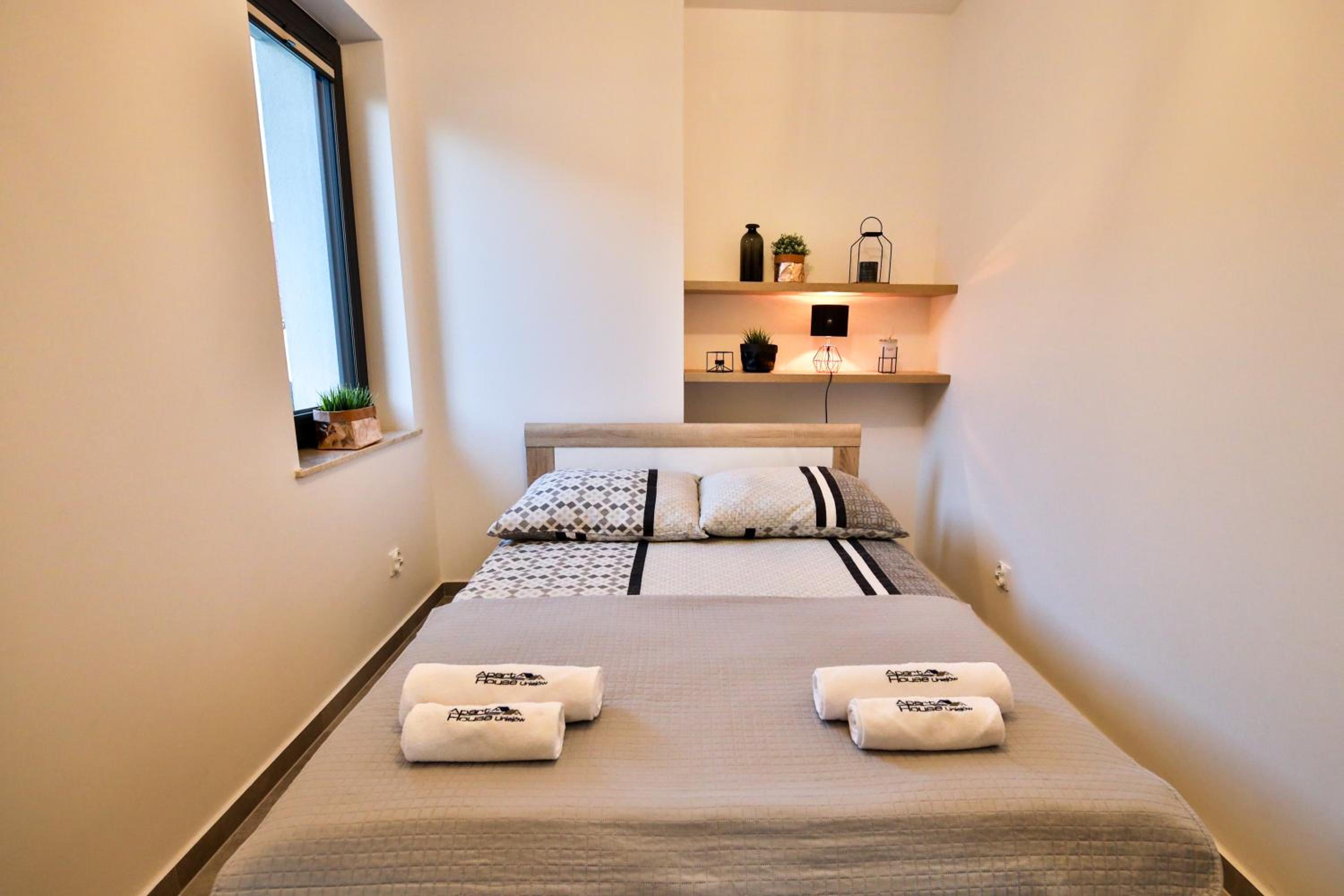Apartment with Balcony photo 1