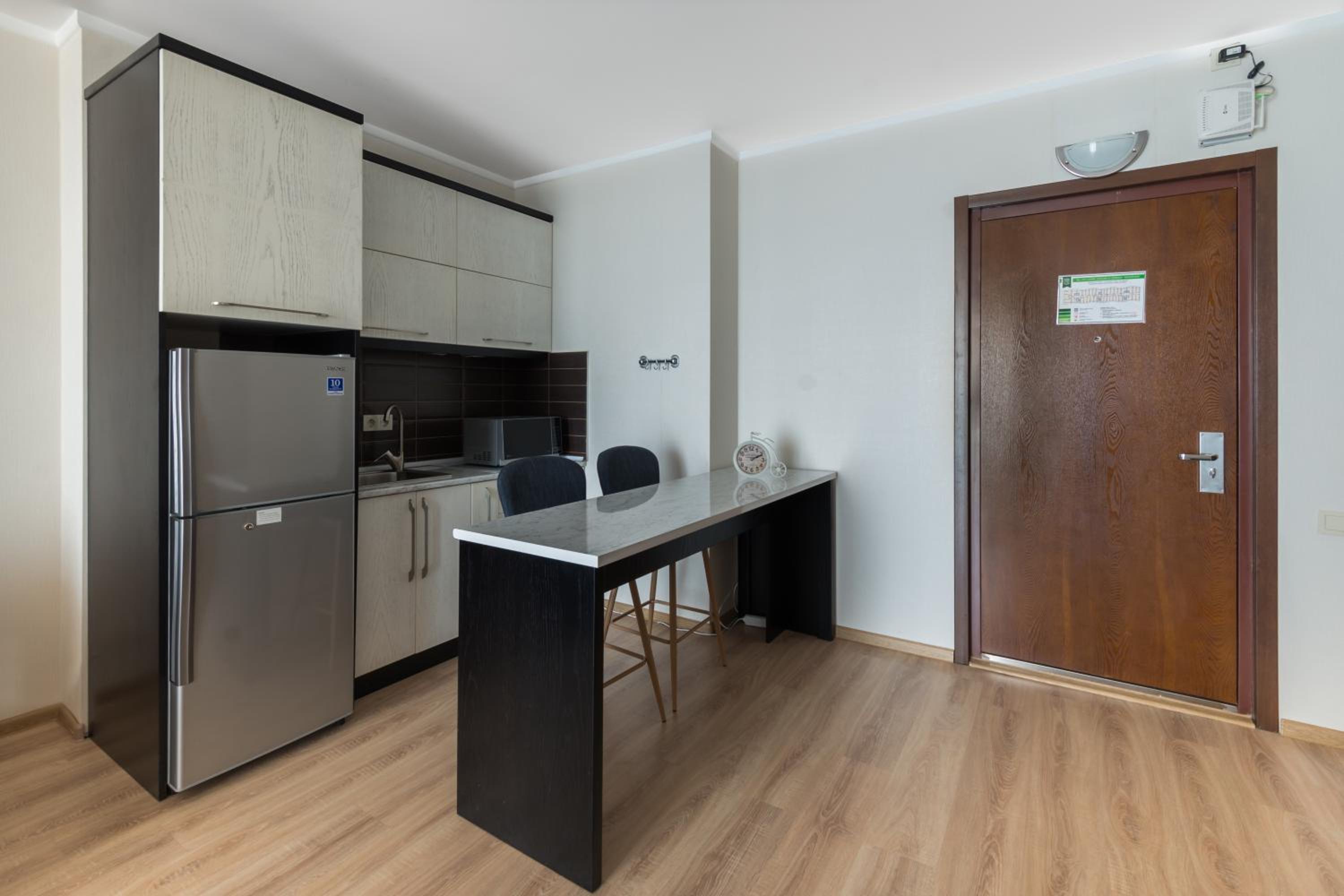 One-Bedroom Apartment - Photo 12