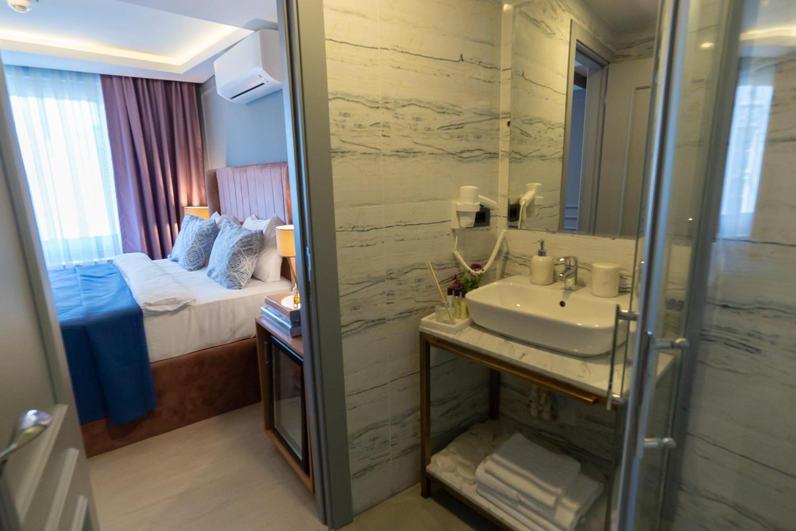 Economy Double Room photo 3