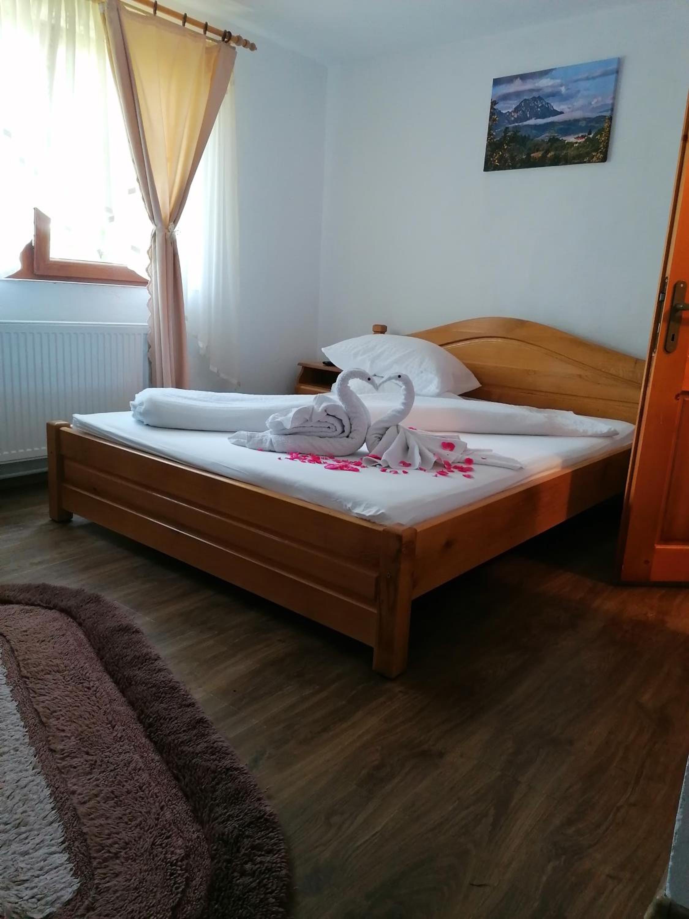 Double Room with Private Bathroom - Photo 9