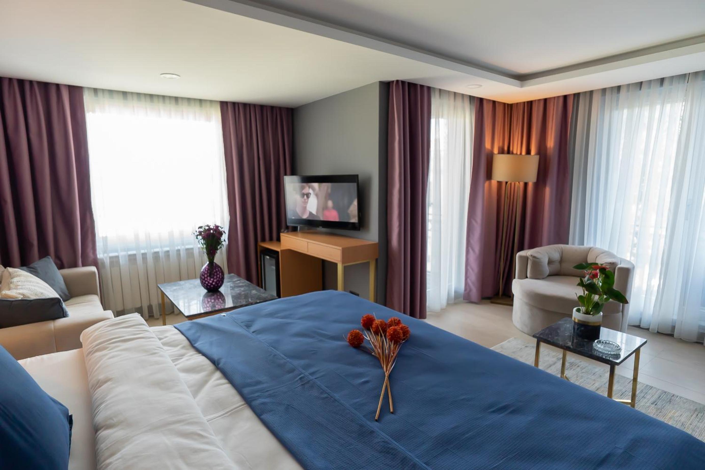 Deluxe Double Room with Balcony and Sea View photo 3