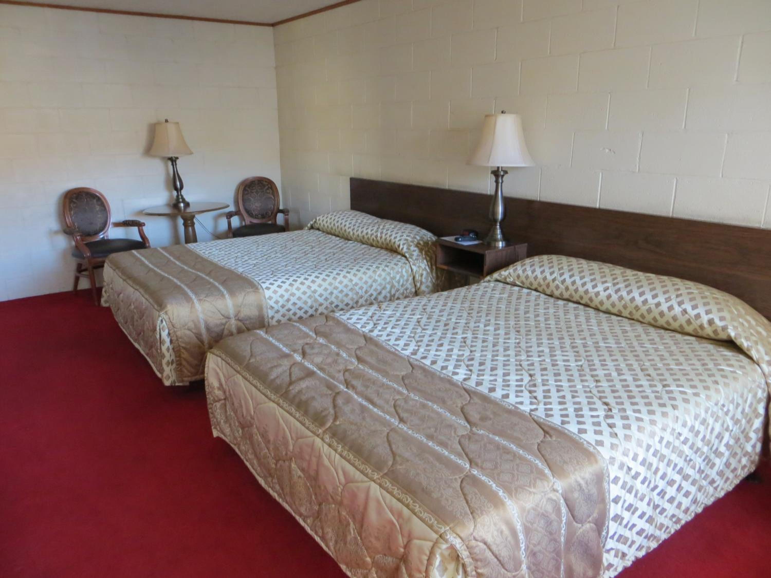 Queen Room with Two Queen Beds - Photo 1