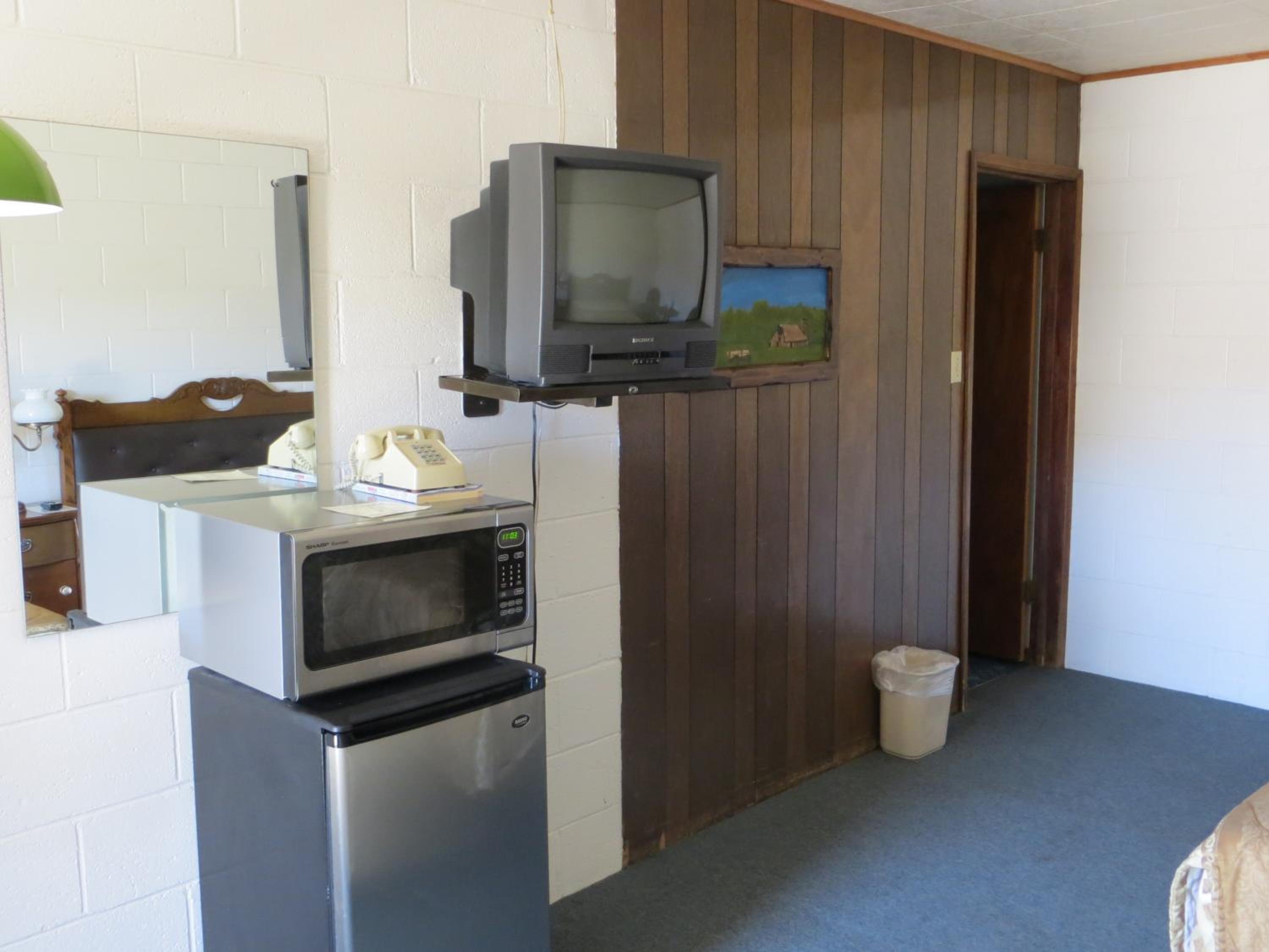 Family Room - Photo 2