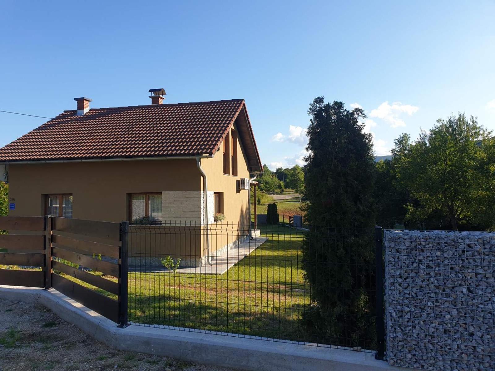 One-Bedroom House - Photo 2