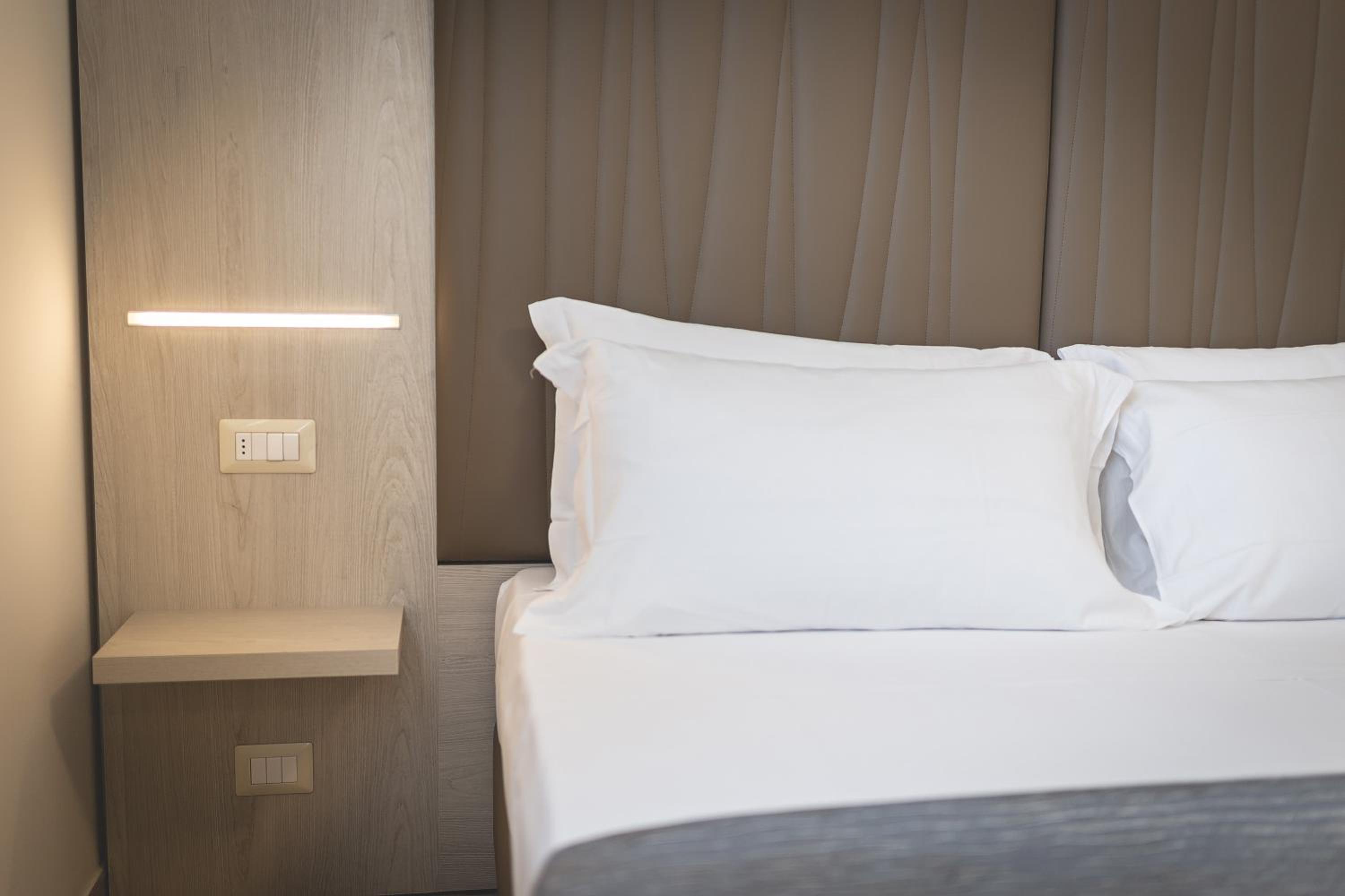 Standard Double Room - Photo 2