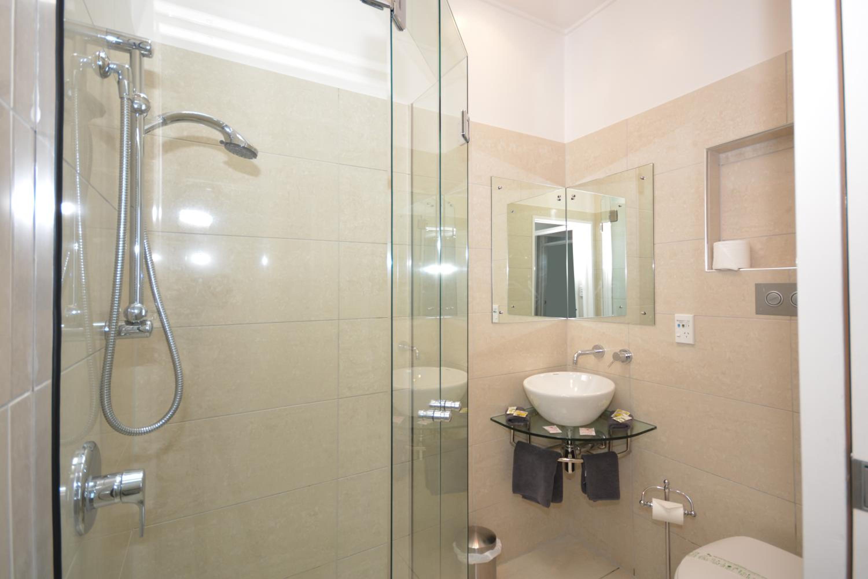 Four-Bedroom Apartment with Terrace - Photo 13