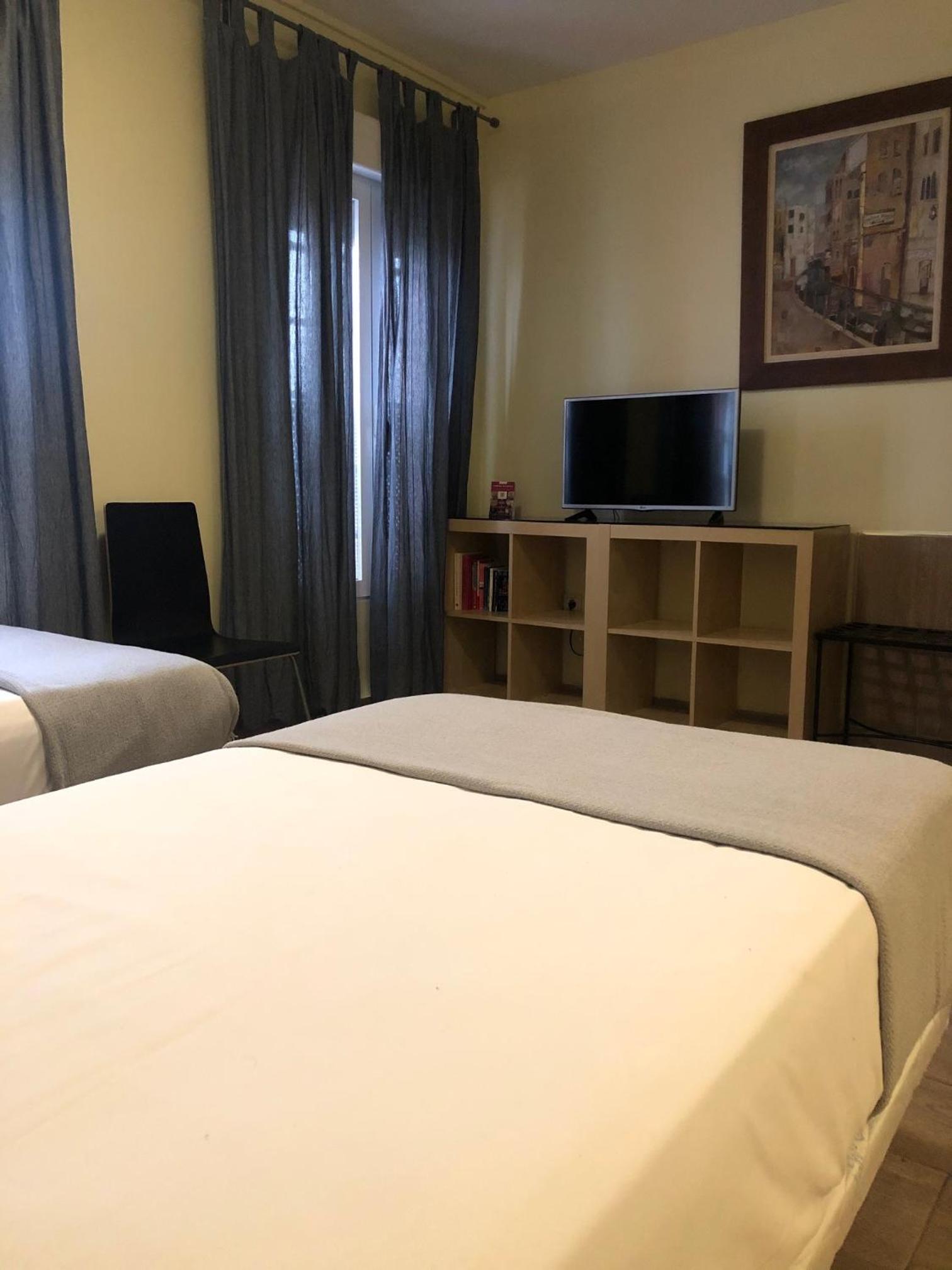 Standard Double or Twin Room - Photo 4