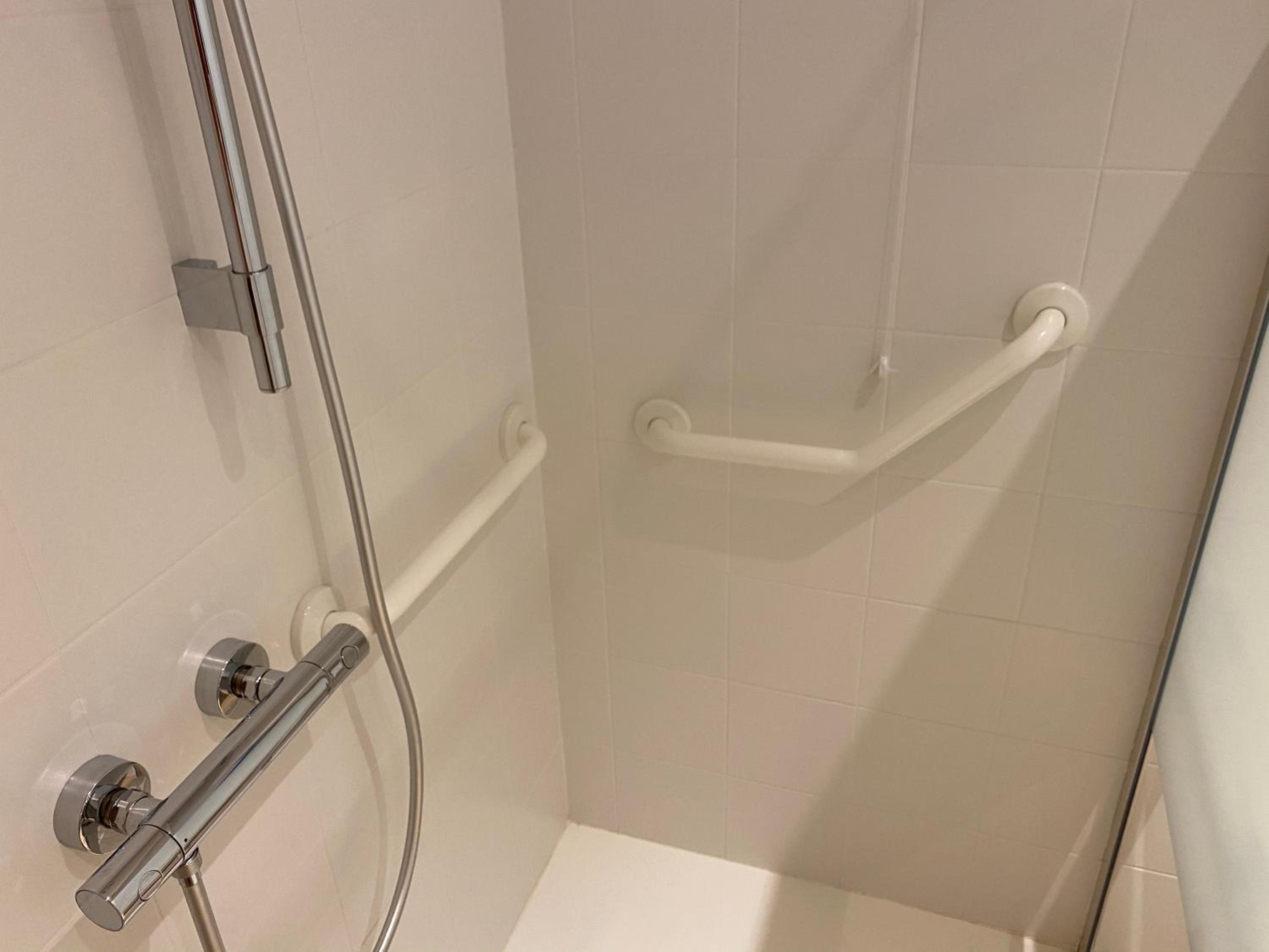Double Room with Private Bathroom - Photo 13