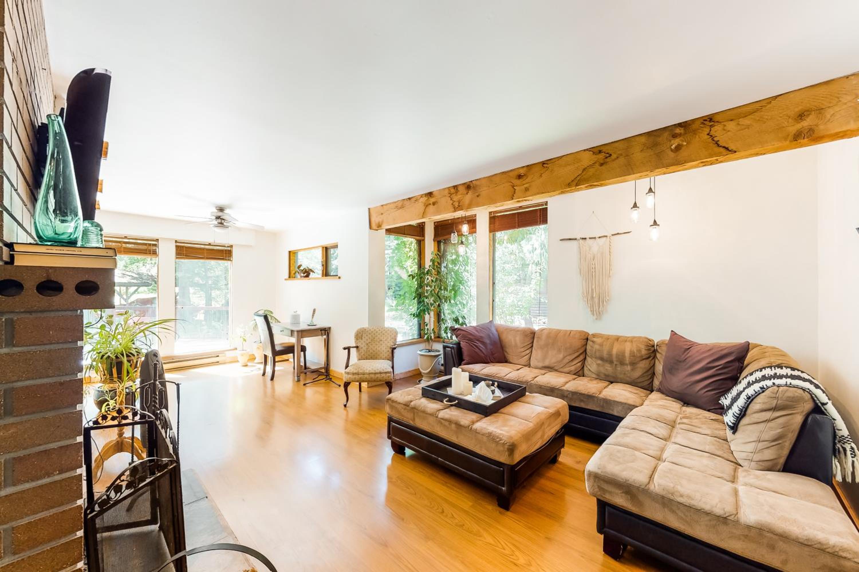 Five-Bedroom House photo 1