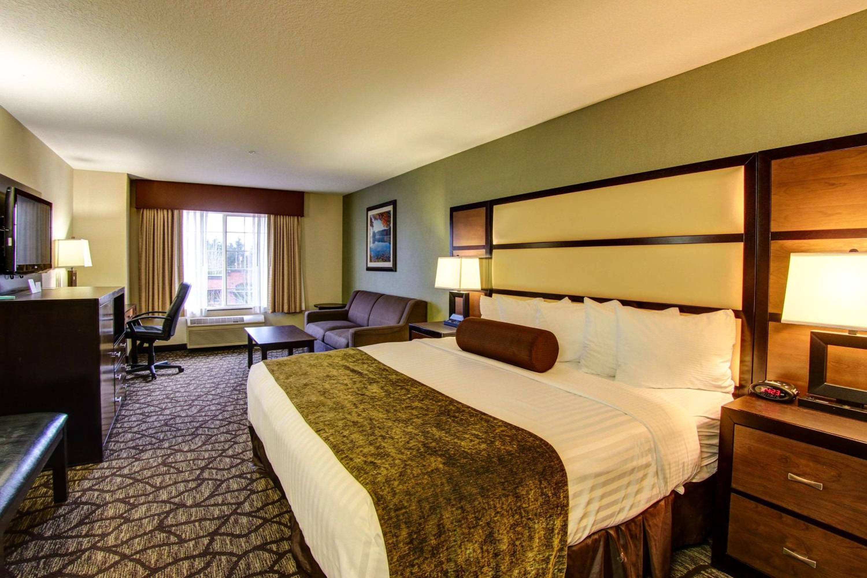King Suite - Non-Smoking - Photo 4