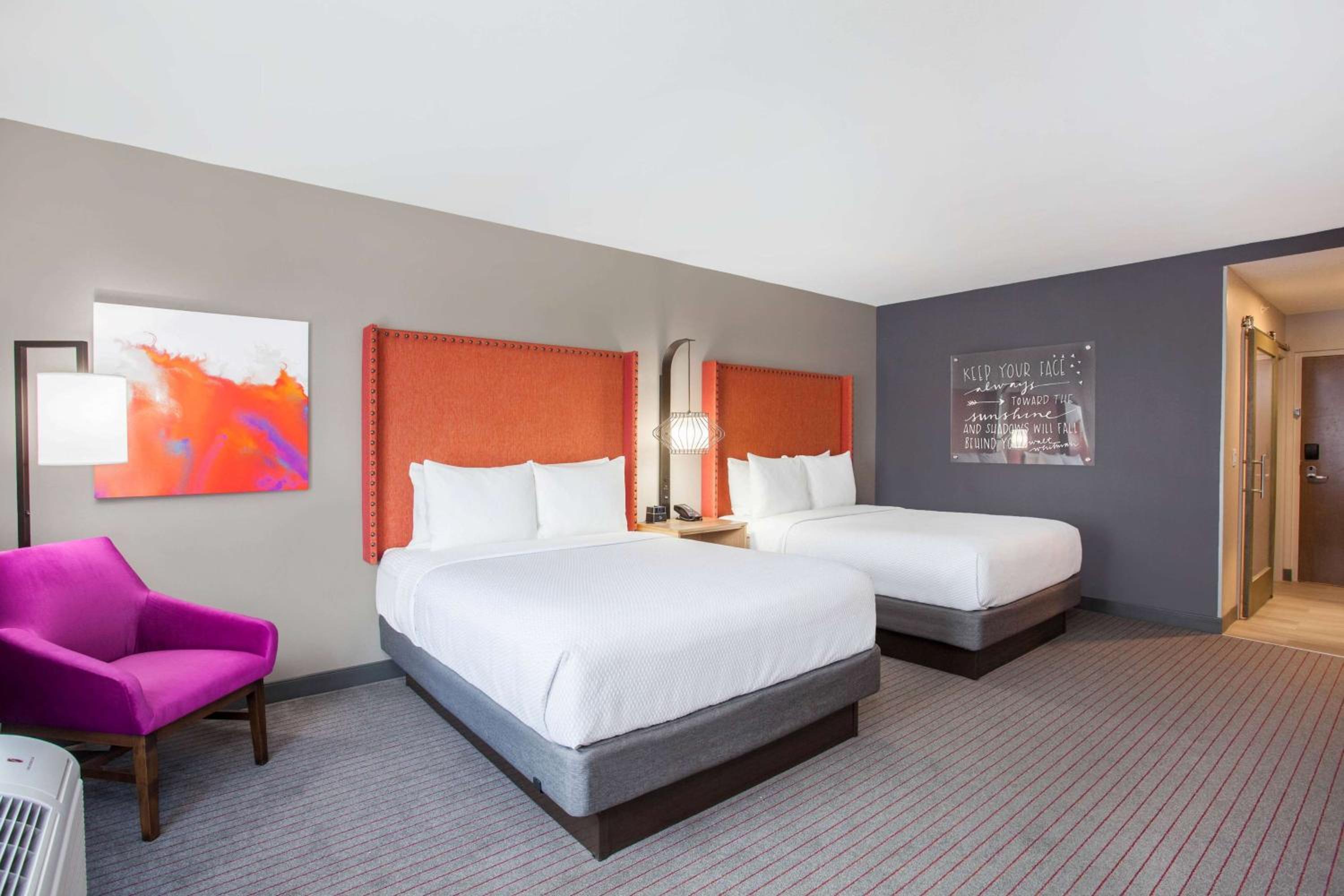 2 Queen Beds, Mobility/Hearing Accessible Room, Roll-In Shower, Non-Smoking - Photo 1
