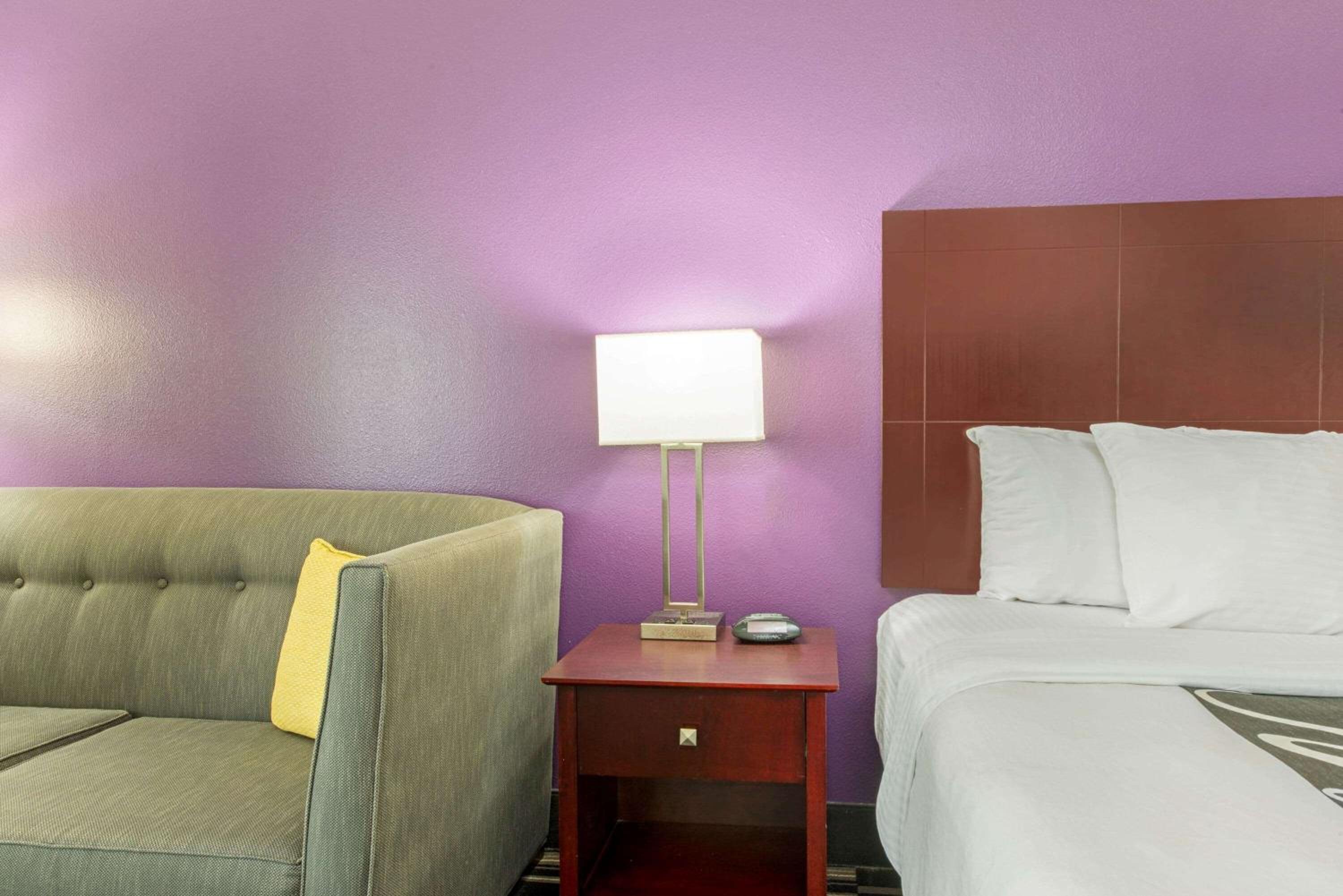 Deluxe King Room - Photo 4